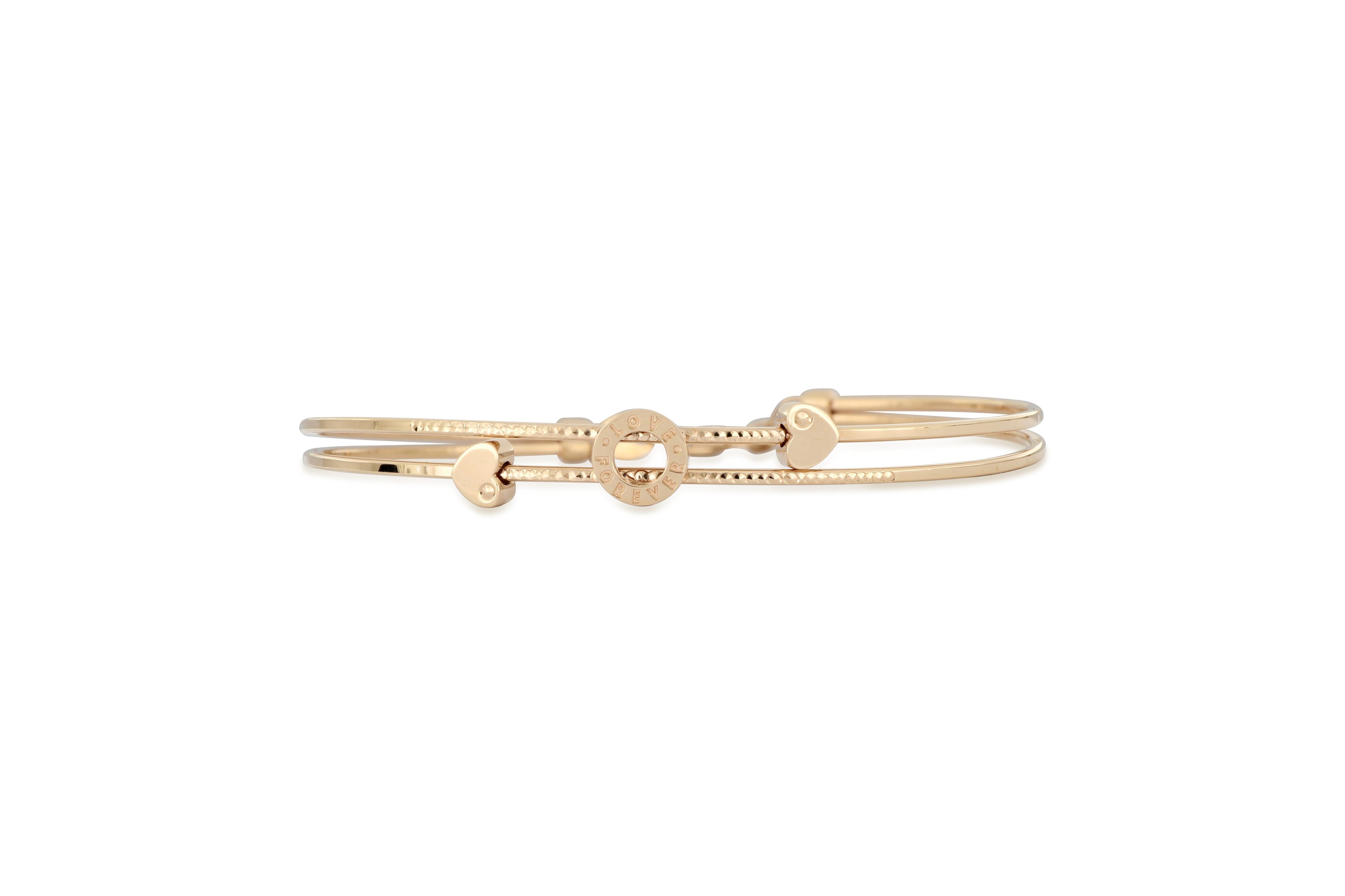A simple and stylish bangle in 18k rose gold.
The company was founded one and a half centuries ago in Macau. The brand is renowned for its high jewelry collections with fabulous designs. Our designs reflect the cultural and aesthetic value of its