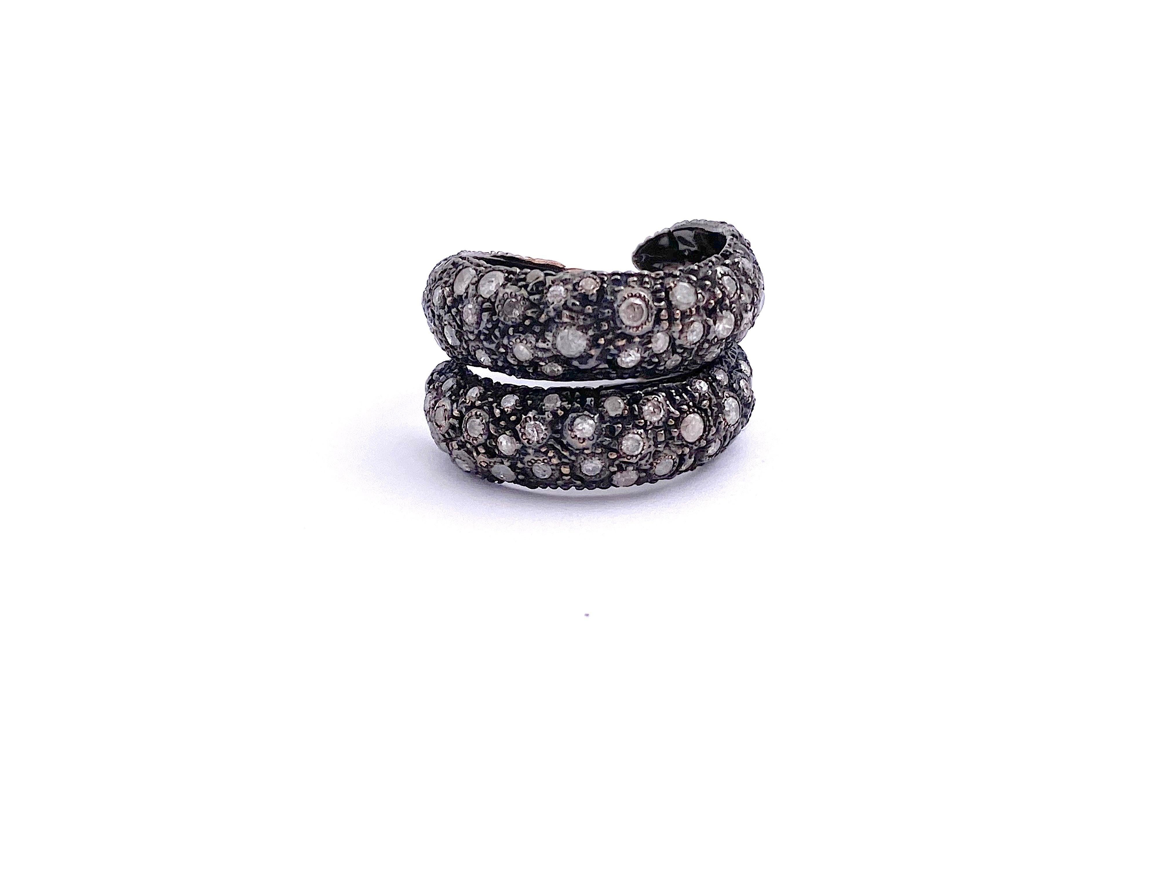 Artisan Bague en or rose 18 carats et rhodium noir avec diamants gris de 2,25 carats en forme de corde en vente