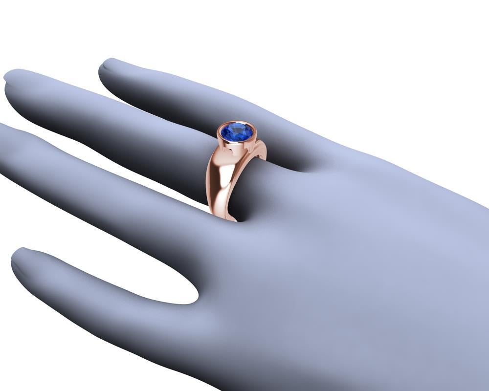 En vente :  Or rose 18 carats  Bague sculpture en saphir bleu de 2,69 carats 4