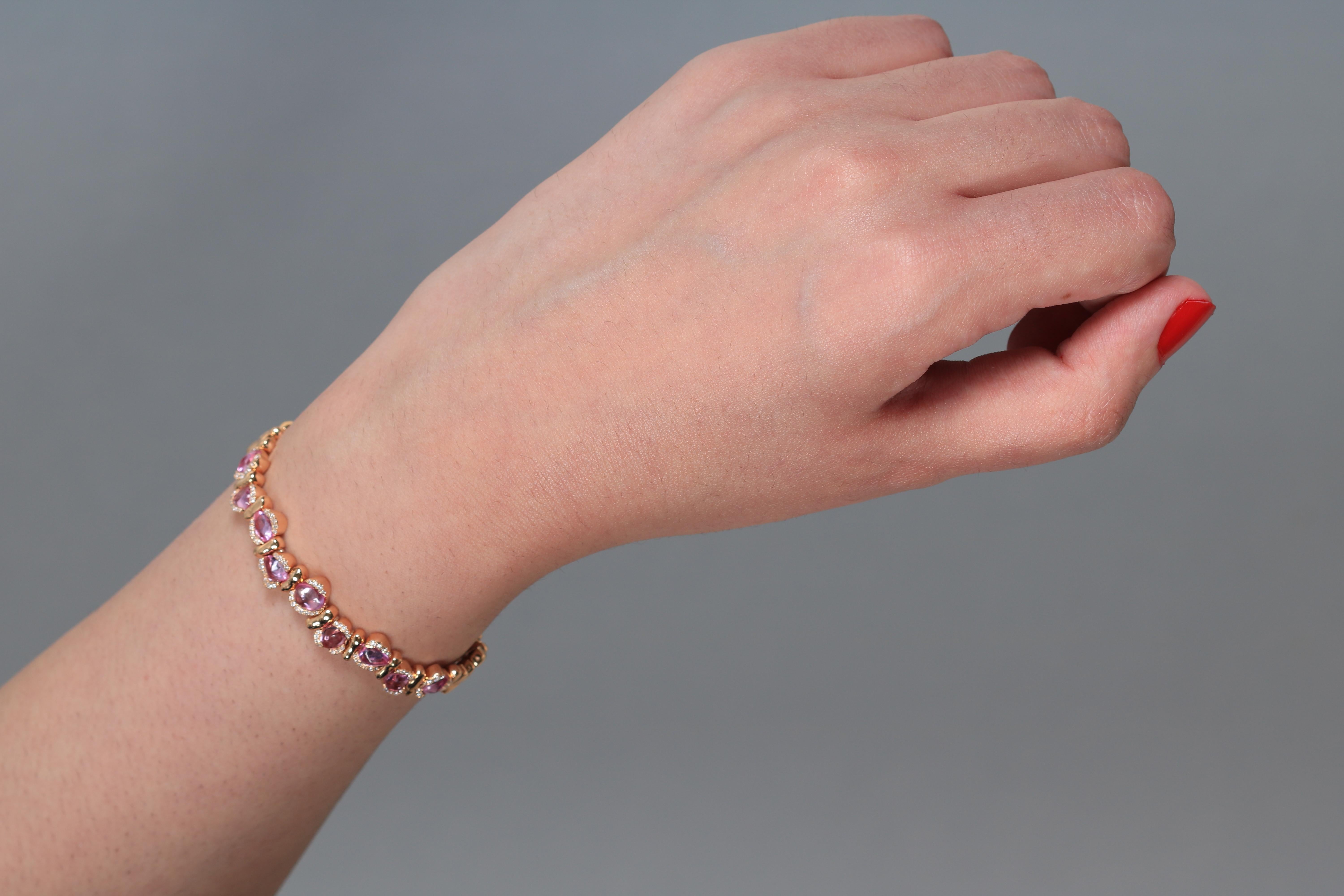 Brilliant Cut 18 Karat Rose Gold Bracelet with Pink Sapphires For Sale