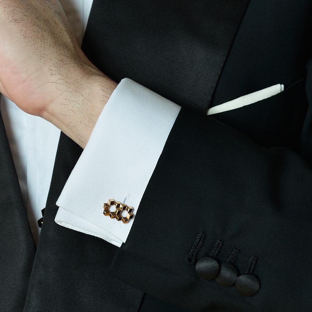 High polish 18kt rose gold Brillante® cluster cufflink set. 

For the modern gentleman, Paolo Costagli has designed a capsule collection of cufflinks that embodies our devotion to fine objects. Each handcrafted cufflink set offers a bold touch to