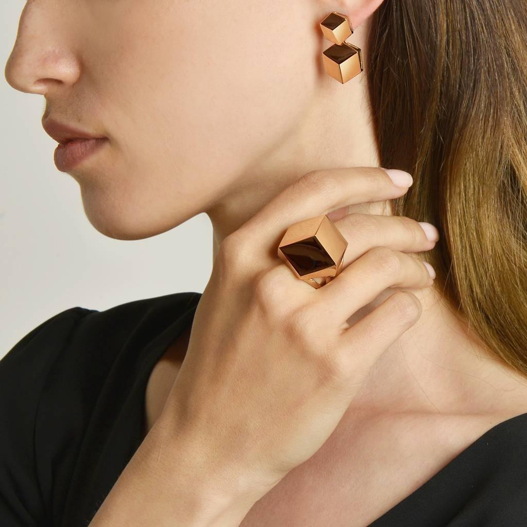 High polish 18kt rose gold Brillante® drop earrings. 

Translated from a quintessential Venetian motif, the Brillante® jewelry collection combines strong jewelry design, cutting edge technology and fine engineering.

A bracelet from this iconic and