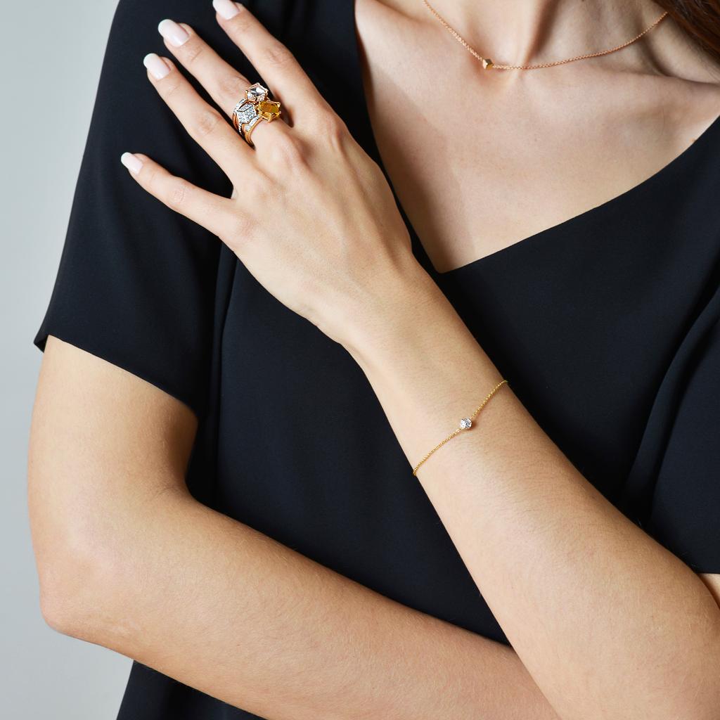 High polish 18kt rose gold Brillante® 'Natalie' bracelet.

Brilliant in its simplicity, this rose gold Natalie bracelet features a delicate chain, the iconic Brillante motif and Costagli insignia. The bracelet can be worn alone or stacked and