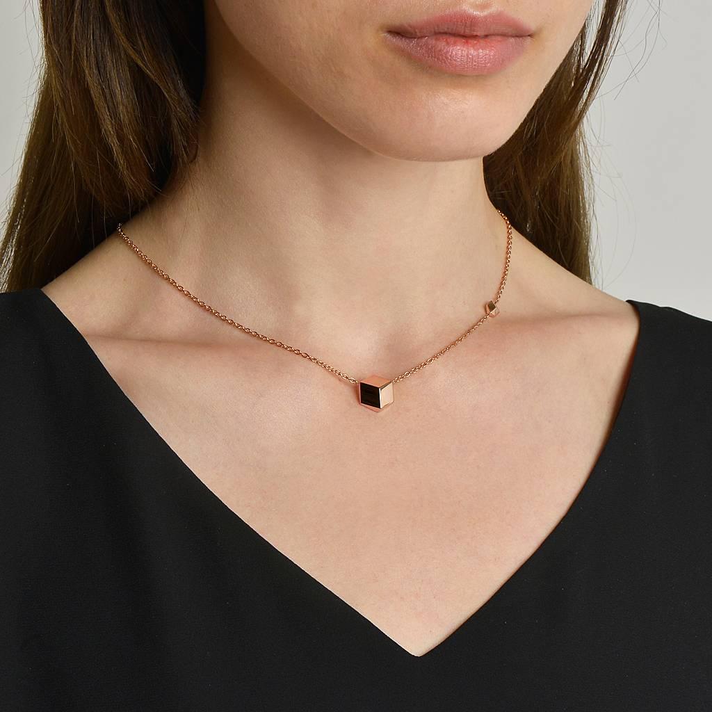 High polish 18kt rose gold Brillante® pendant necklace.

Translated from a quintessential Venetian motif, the Brillante® jewelry collection combines strong jewelry design, cutting edge technology and fine engineering.

A bracelet from this iconic
