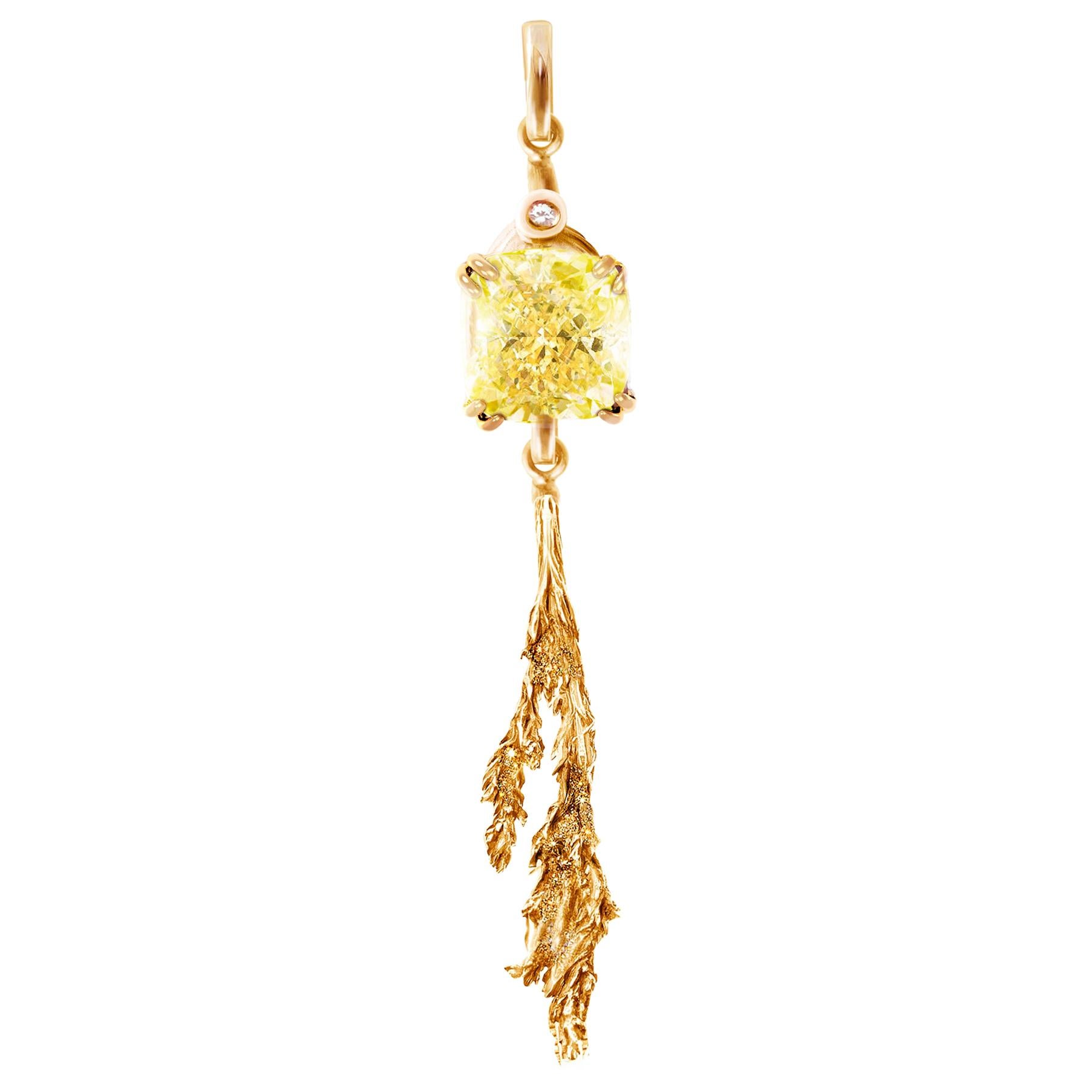 Broche en or rose dix-huit carats avec diamants jaunes de deux carats certifiés GIA en vente