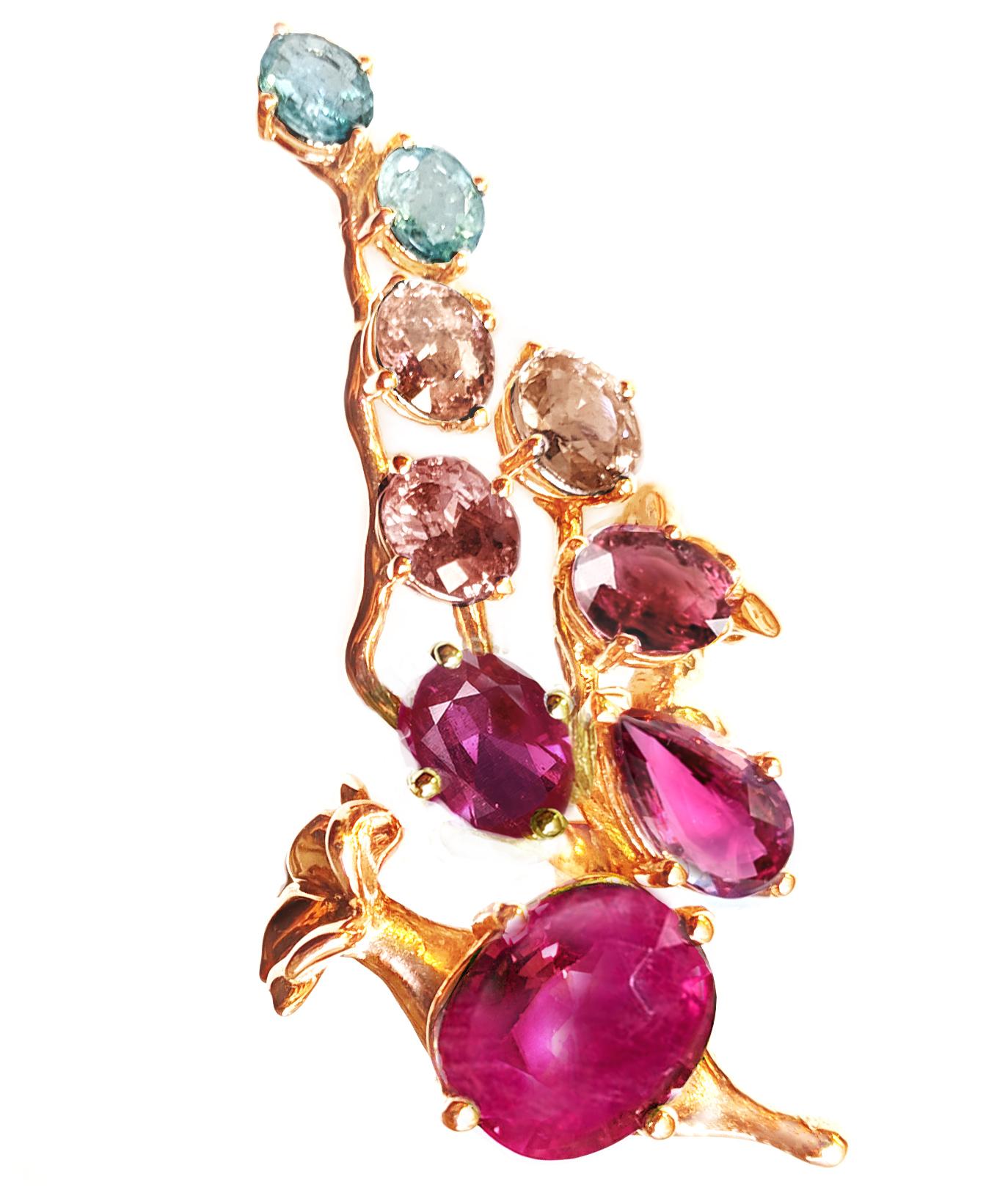 Eighteen Karat Rose Gold Red Sapphire Brooch with Pink Rubies and Malaya Garnets In New Condition For Sale In Berlin, DE