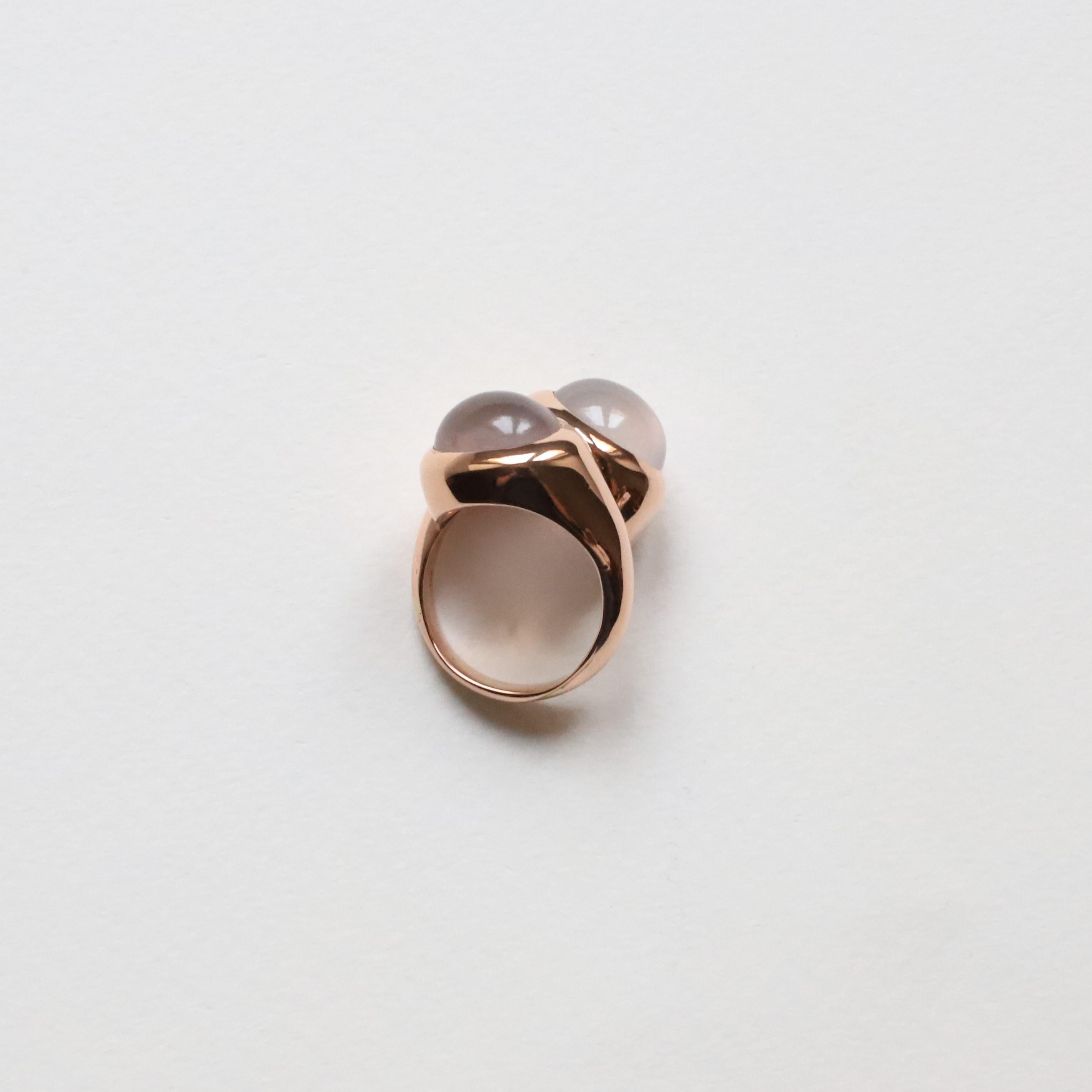 18 Karat Rose Gold Cabochon Cut Rose Quartz Hug Cocktail Design Ring In New Condition For Sale In Rome, IT