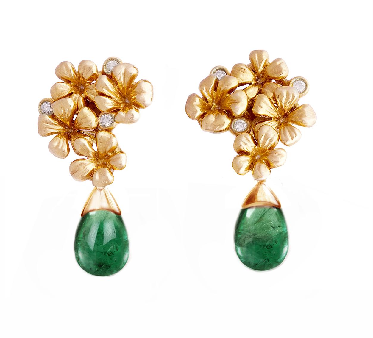 These earrings are made of 18 karat rose gold and feature 6 round diamonds and removable natural cabochon emeralds. The drops can be taken on or off, allowing for versatile wear with or without the gemstones.

The sculptural design of the earrings