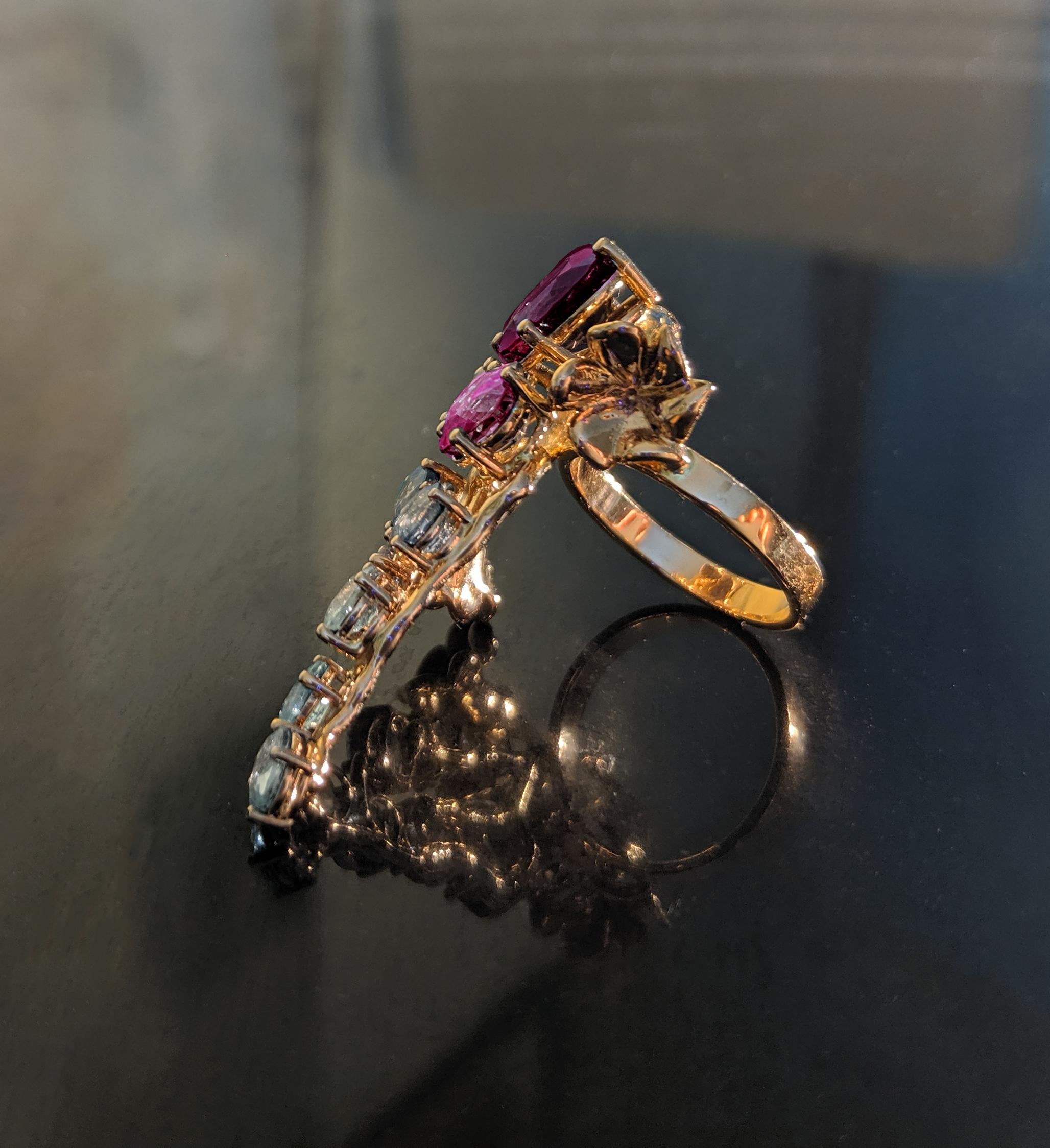 18 Karat Rose Gold Cocktail Red Sapphire Ring with Rubies and Malaya Garnets For Sale 1