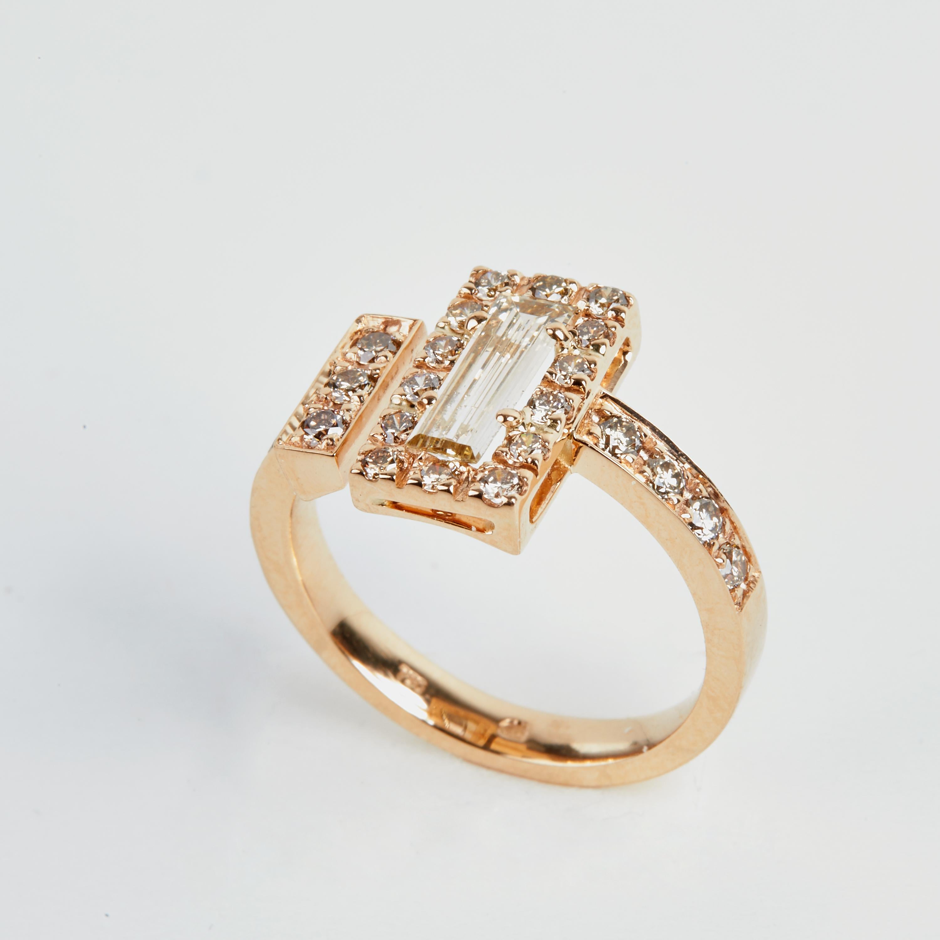 18 Karat Rose Gold Cognac Diamond  Cocktail Ring

25 Cognac Diamonds 0,58 Carat
1  Diamant  cognac  0.54 Carat




Founded in 1974, Gianni Lazzaro is a family-owned jewelery company based out of Düsseldorf, Germany.
Although rooted in Germany,