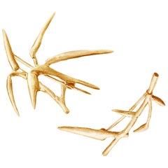 Diptyque de broches contemporaines en or rose dix-huit carats en forme de bambou de l'artiste