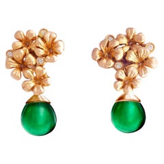 Pendientes de clip contemporáneos de oro rosa de 18 quilates con diamantes y esmeraldas