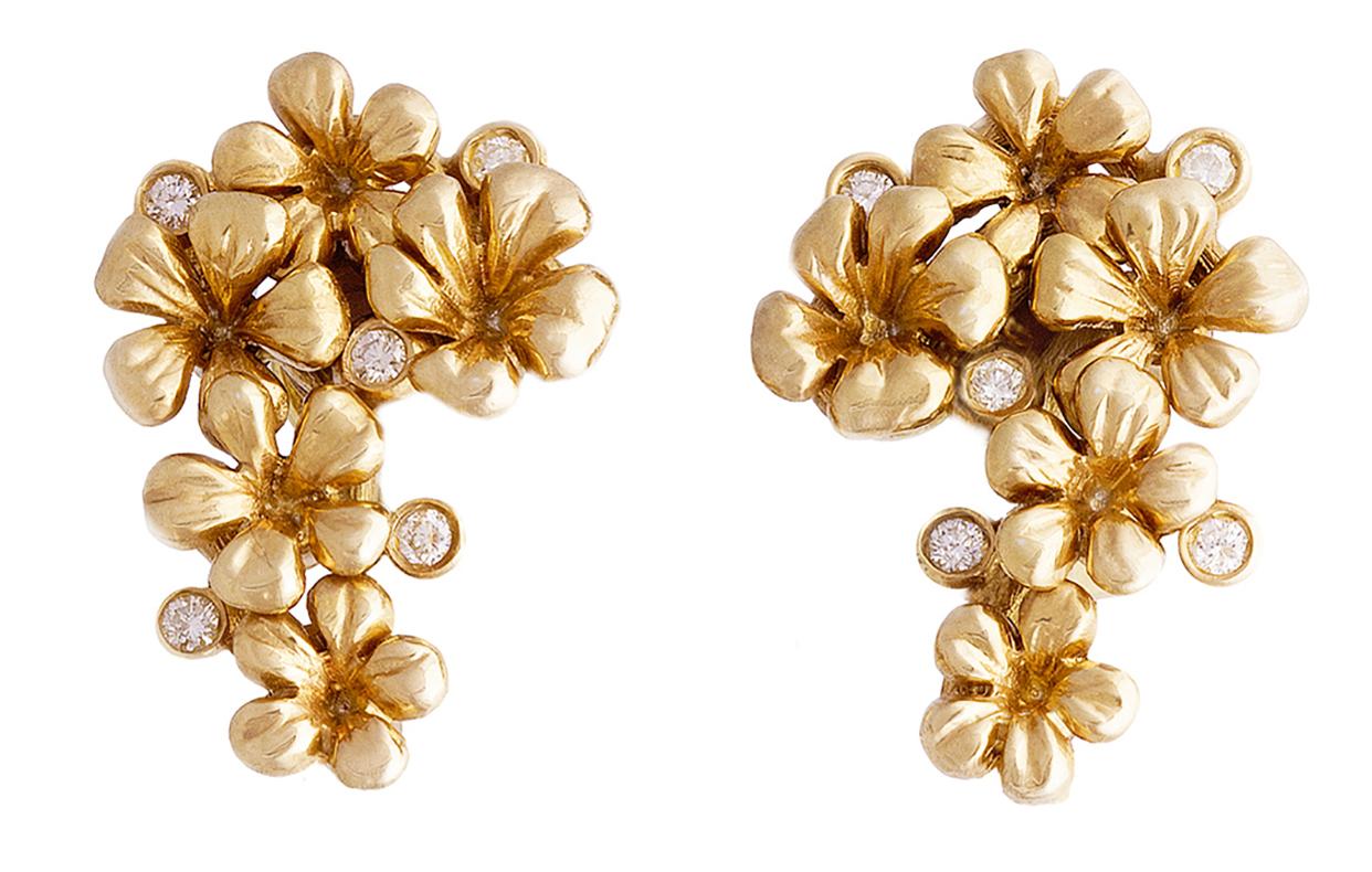 Plum Blossom contemporary cocktail clip-on earrings are in 18 karat rose gold. They are encrusted with 10 round diamonds and removable drops of natural pink tourmalines (about 16.4 carats), which can be taken off. This jewellery collection was