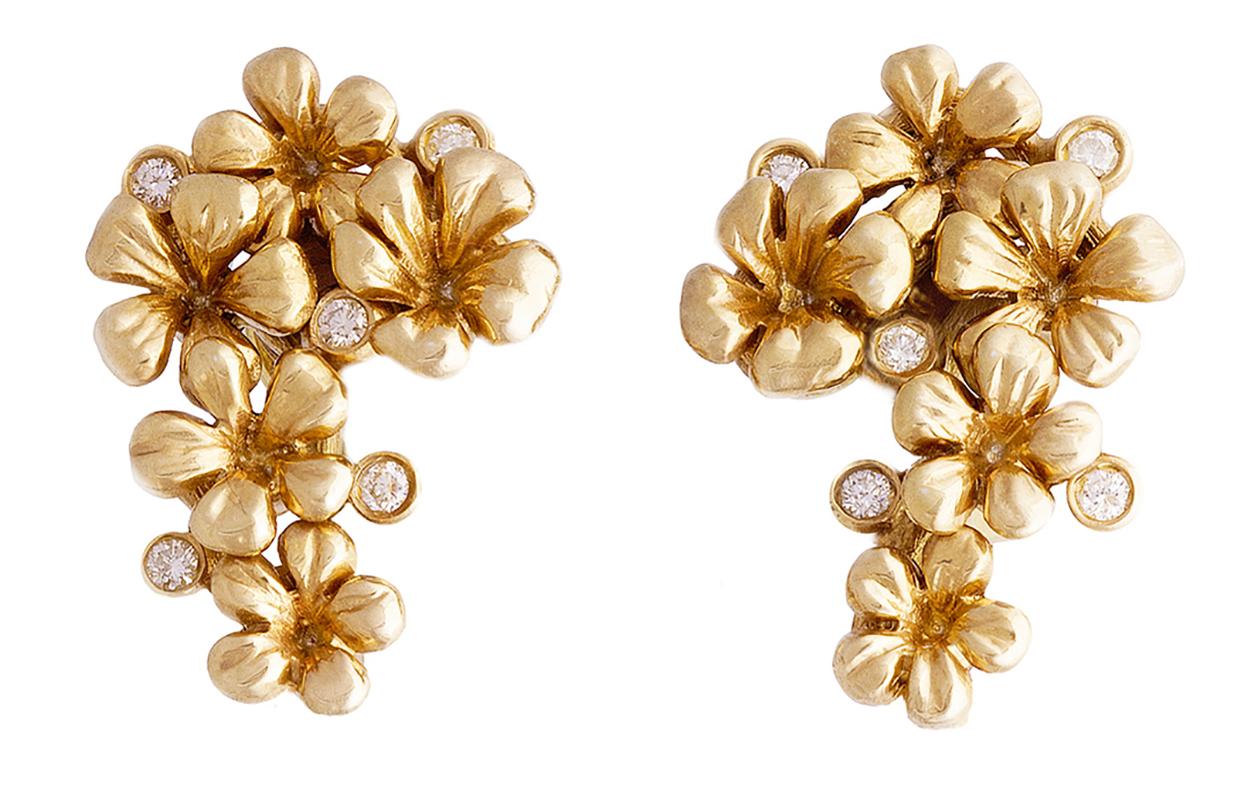 These contemporary Plum Blossom cocktail earrings are made in 18 karat rose gold and encrusted with 10 round diamonds and removable drops of natural rose tourmalines (about 16.4 carats in total), which can be taken off. This jewelry collection was