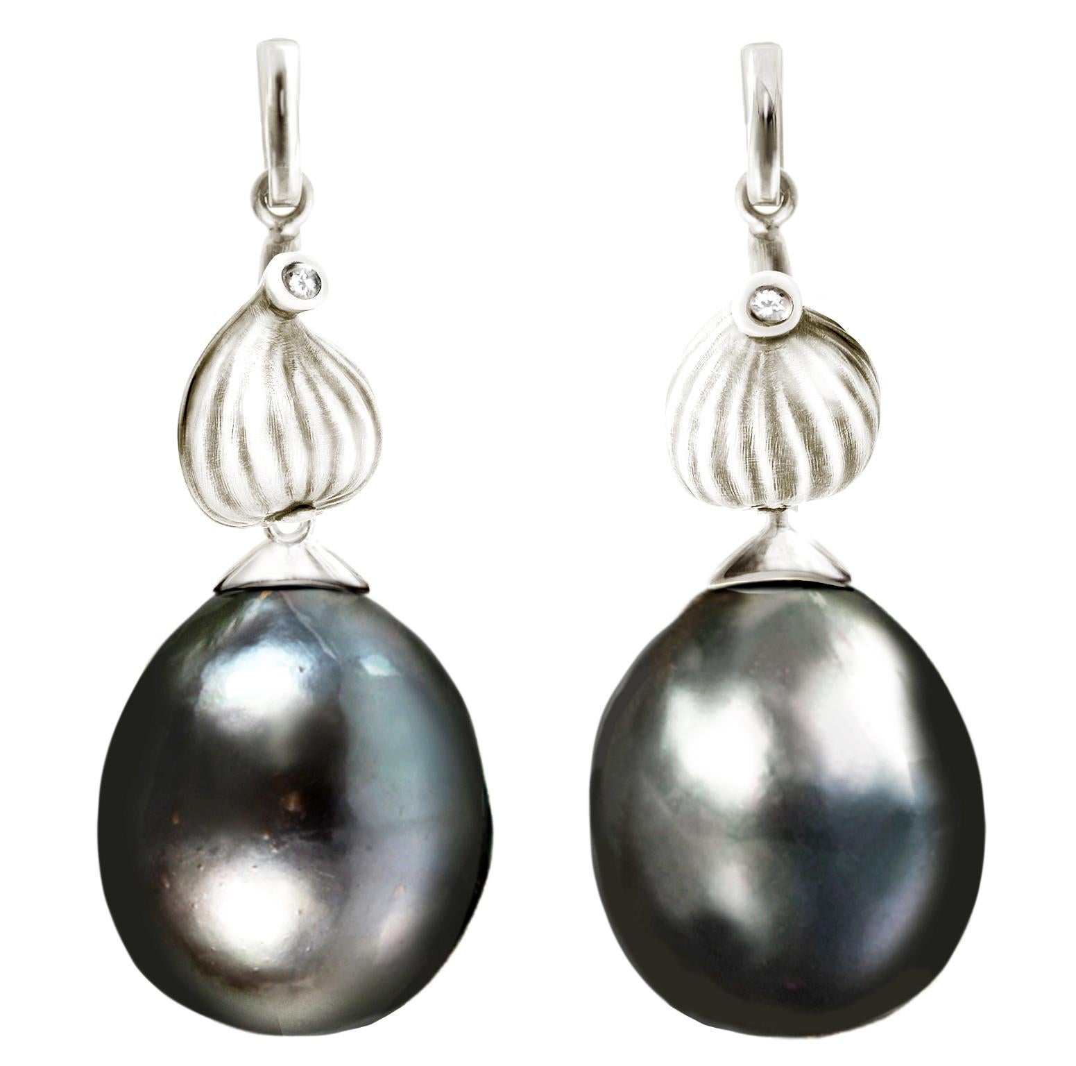 Detachable Pearls Eighteen Karat White Gold Contemporary Earrings with Diamonds For Sale 1