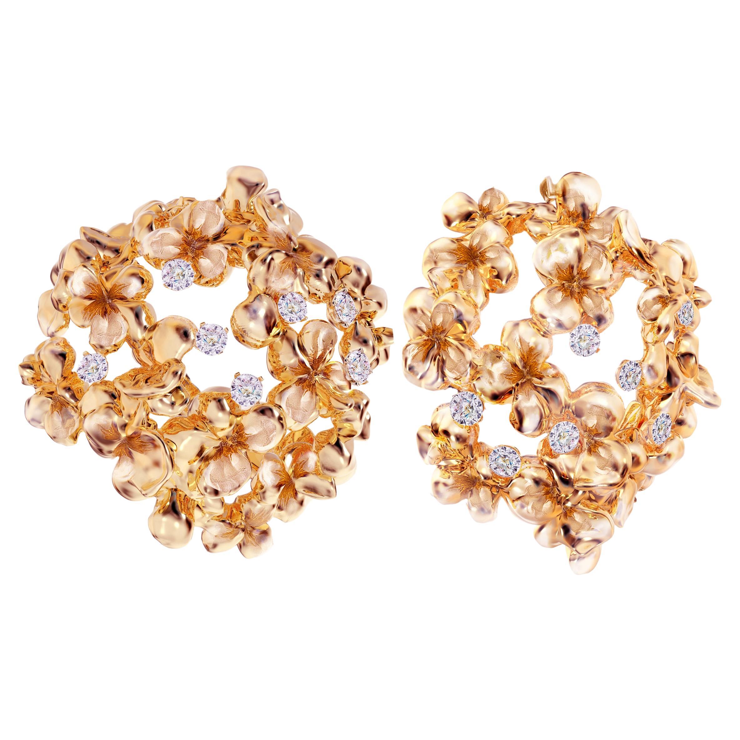 Clips d'oreilles contemporains en or rose avec hortensia et diamants