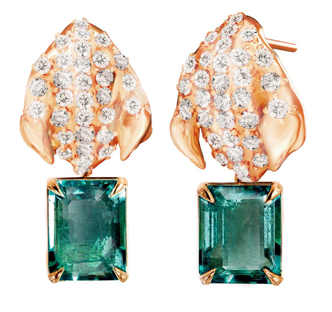 Taille émeraude Boucles d'oreilles pétales contemporaines en or rose avec émeraudes et diamants en vente