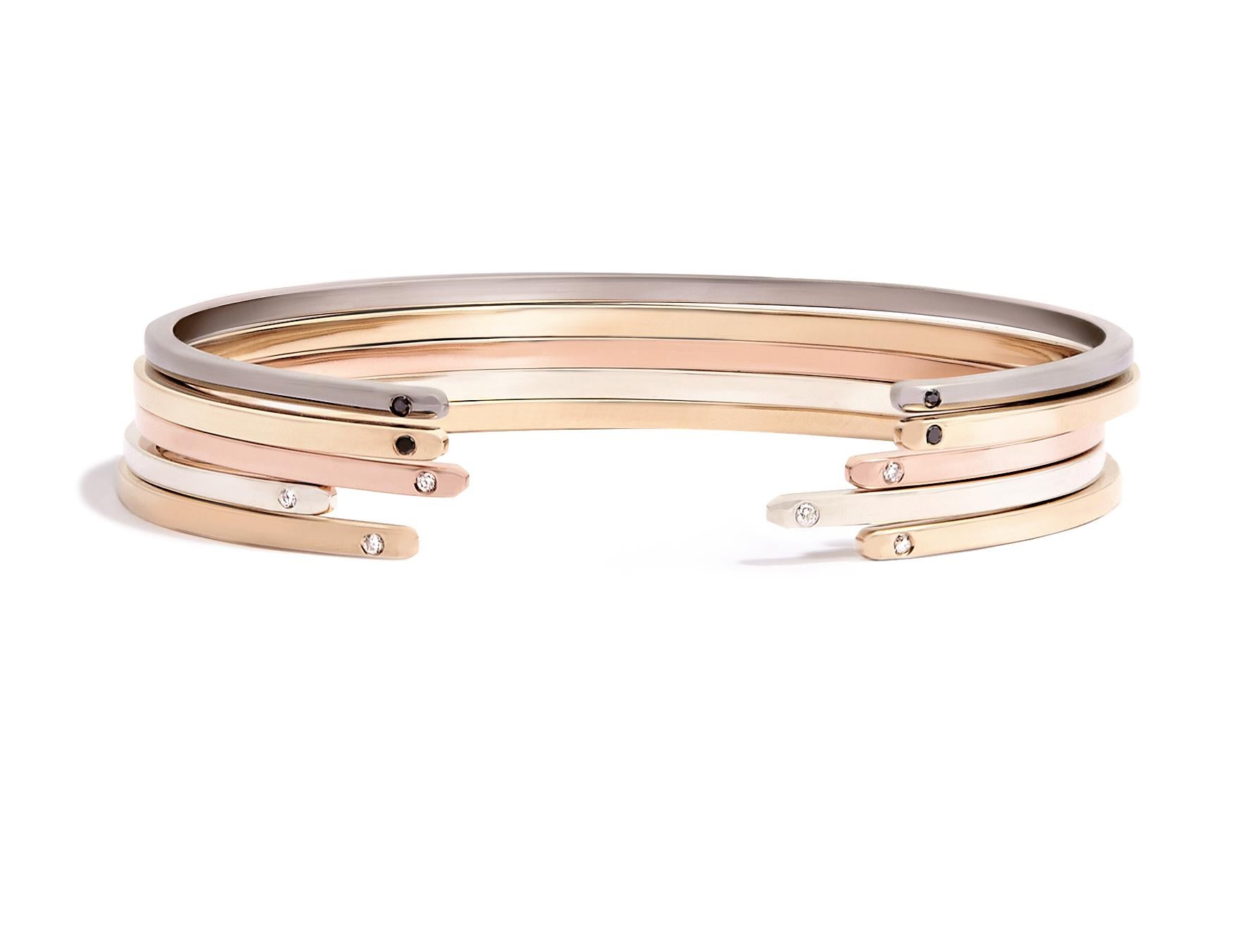 18 Karat Roségold Manschettenarmband mit schwarzen Diamanten von Allison Bryan (Rundschliff) im Angebot