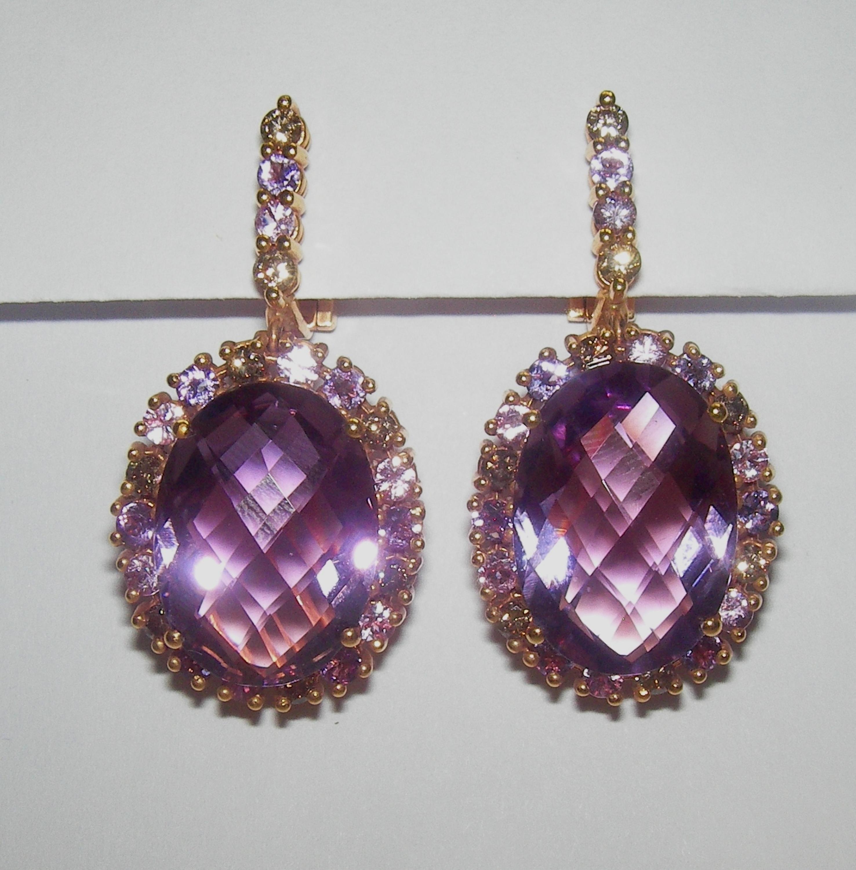18 Karat Rose Gold Diamond  Amethyst and Pink Sapphire  Dangle Earrings



16 Diamonds Cognac  0.90 Carat 
21 Amethyst  1,22 Carat
12 Sapphire Pink 0,96 Carat
2 Amethyst 21,50 Carat




Founded in 1974, Gianni Lazzaro is a family-owned jewelery