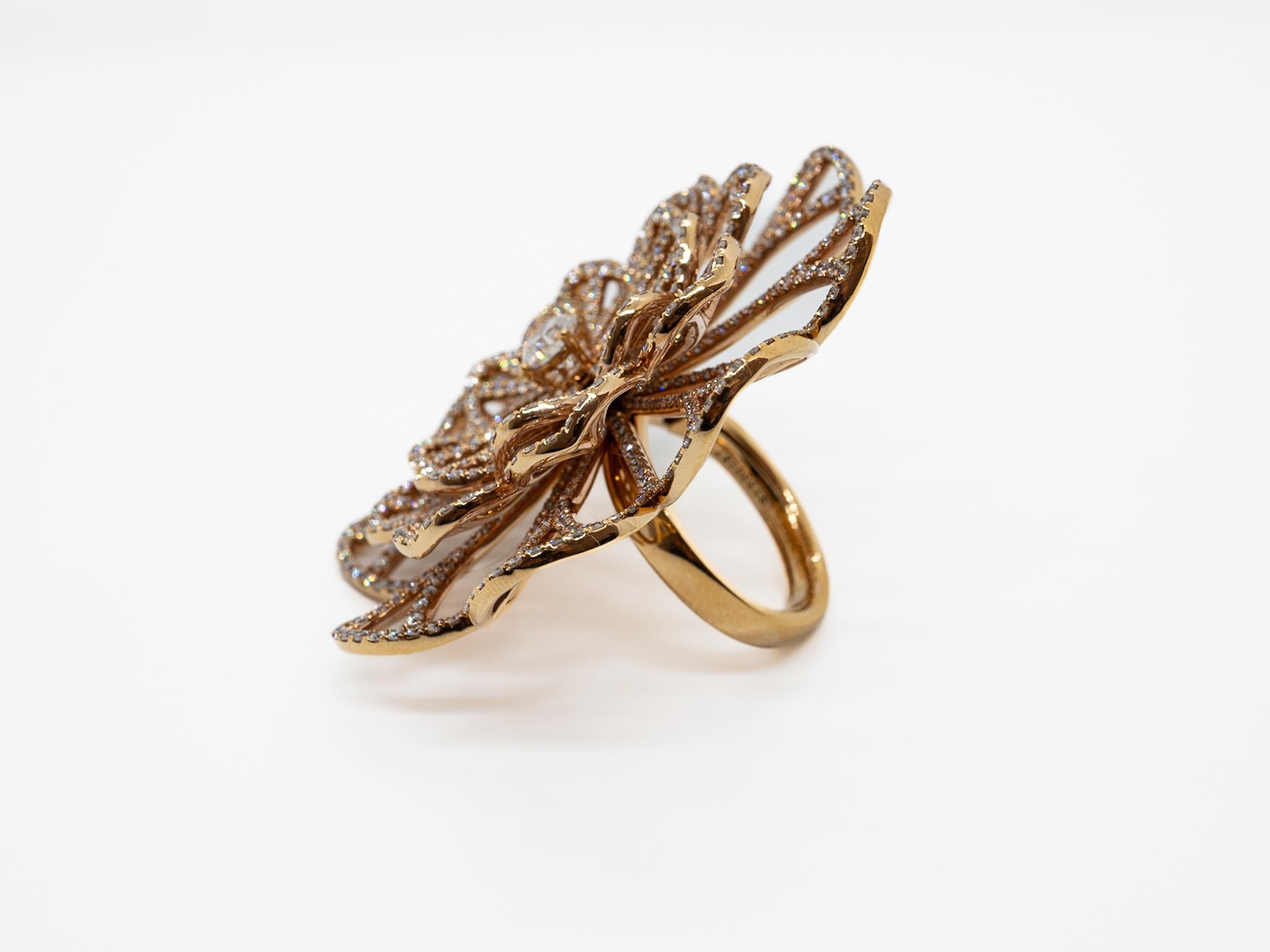 18 karat Rose Gold Diamond CocktaiRing By Jacob and Co, from Abanico collection  In New Condition For Sale In Geneva, CH