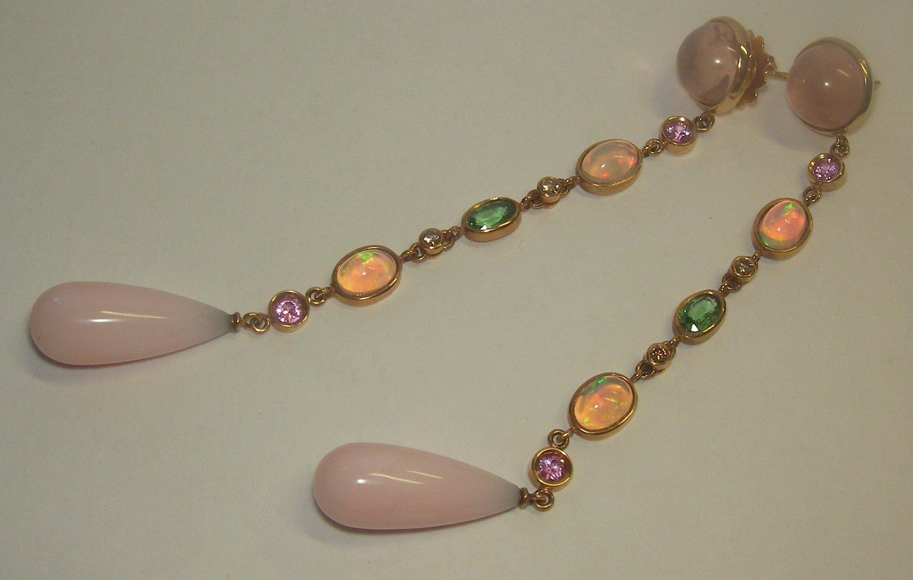Ohrringe aus 18 Karat Roségold mit Diamanten und Farbsteinen (Gemischter Schliff)