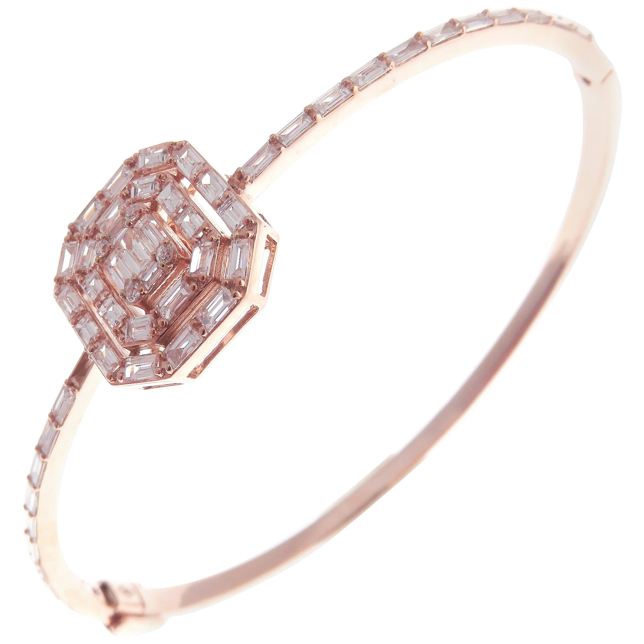 Bracelet jonc délicat en or rose 18 carats avec diamants et baguettes en vente