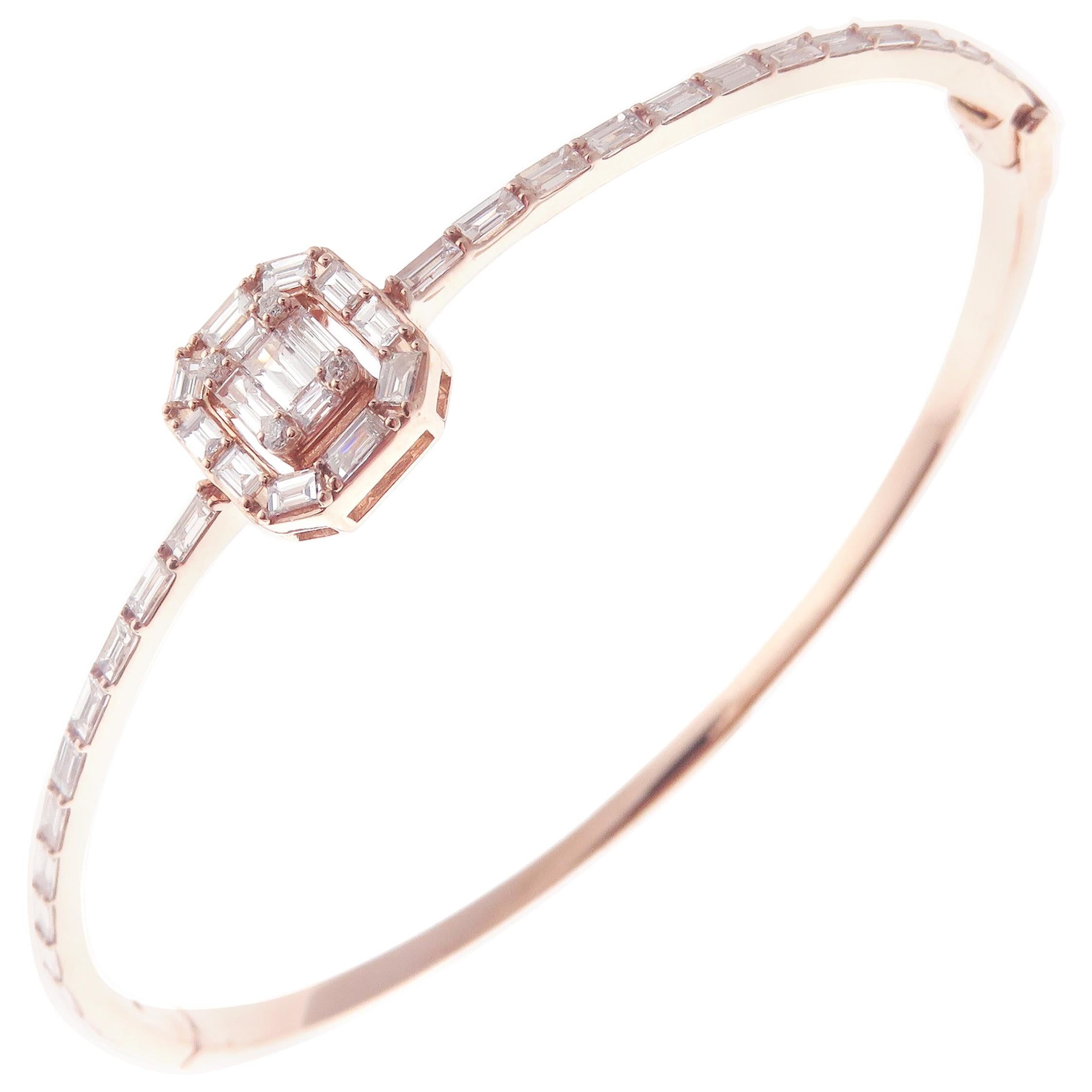 Bracelet jonc carré délicat en or rose 18 carats avec diamants et baguettes en vente