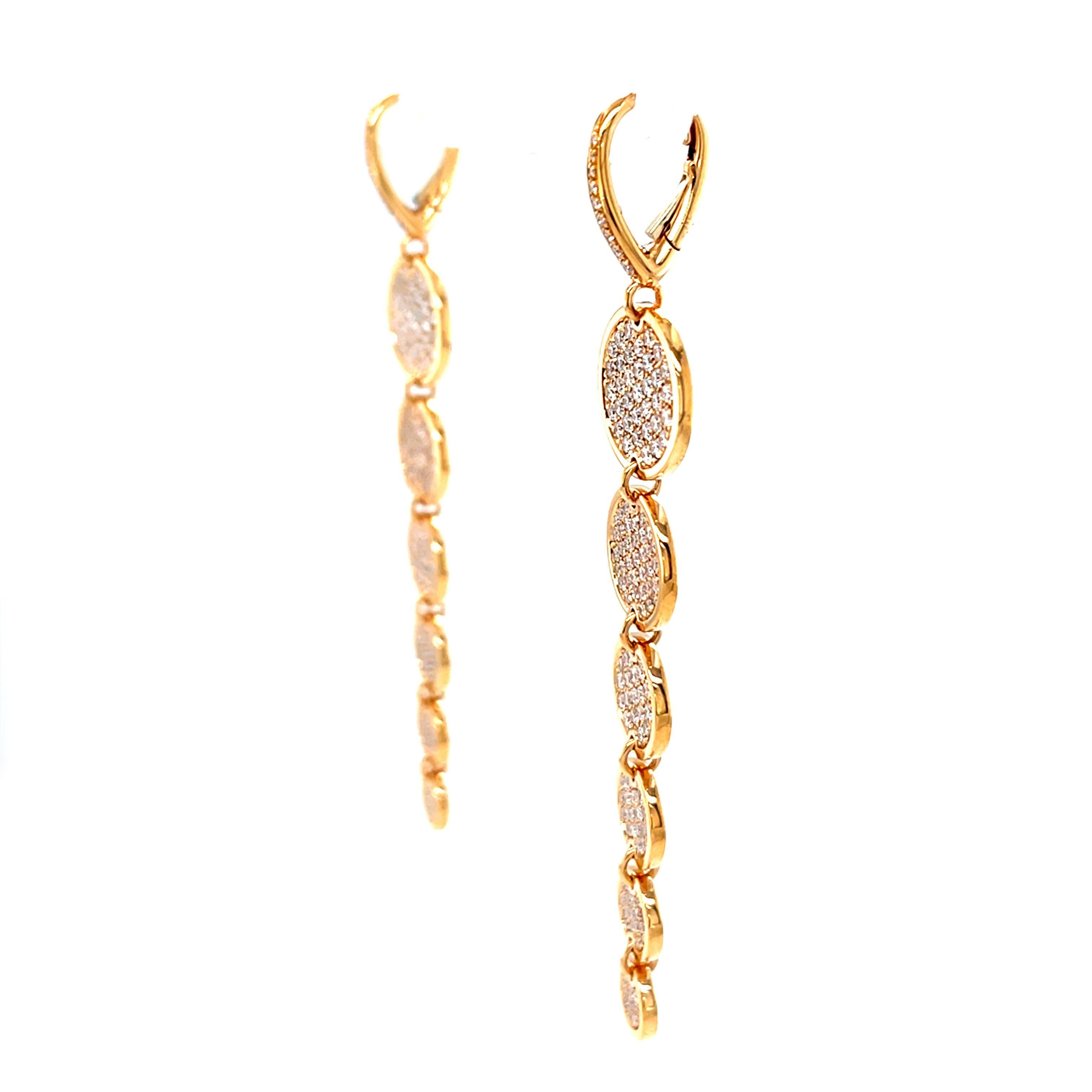 Contemporain Boucles d'oreilles pendantes en or rose 18 carats et diamants en vente