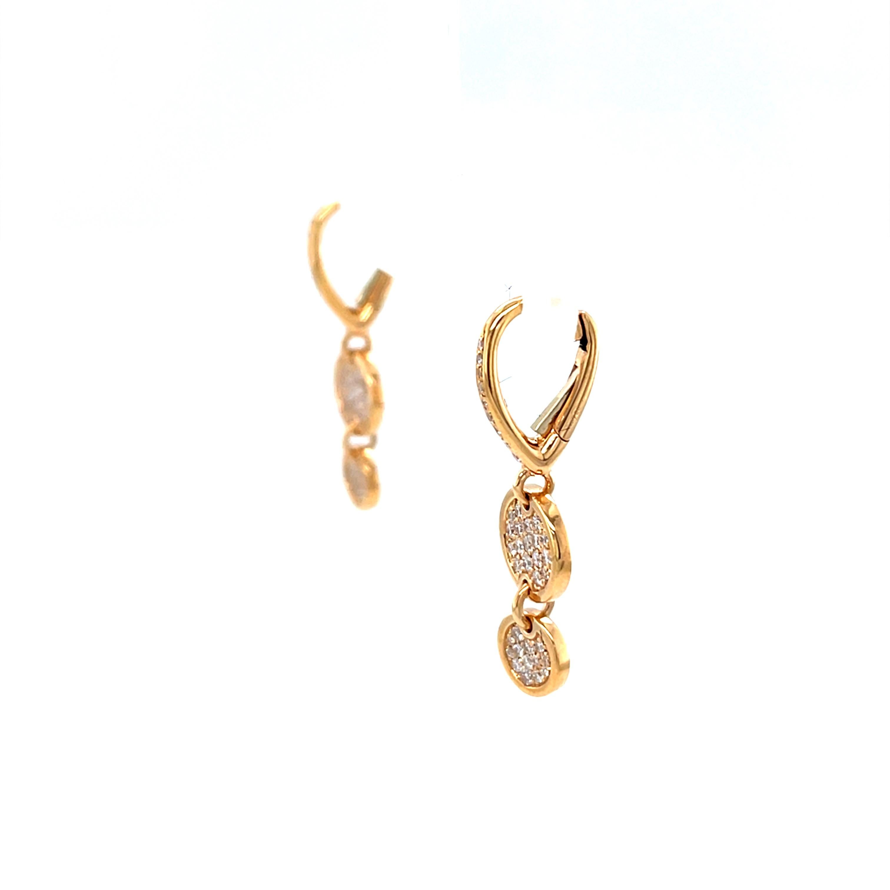 Taille ronde Boucles d'oreilles pendantes en or rose 18 carats et diamants en vente