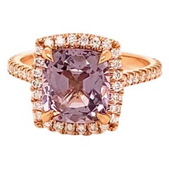 Bague en or rose 18 carats avec halo de diamants et spinelle lavande de 3 carats