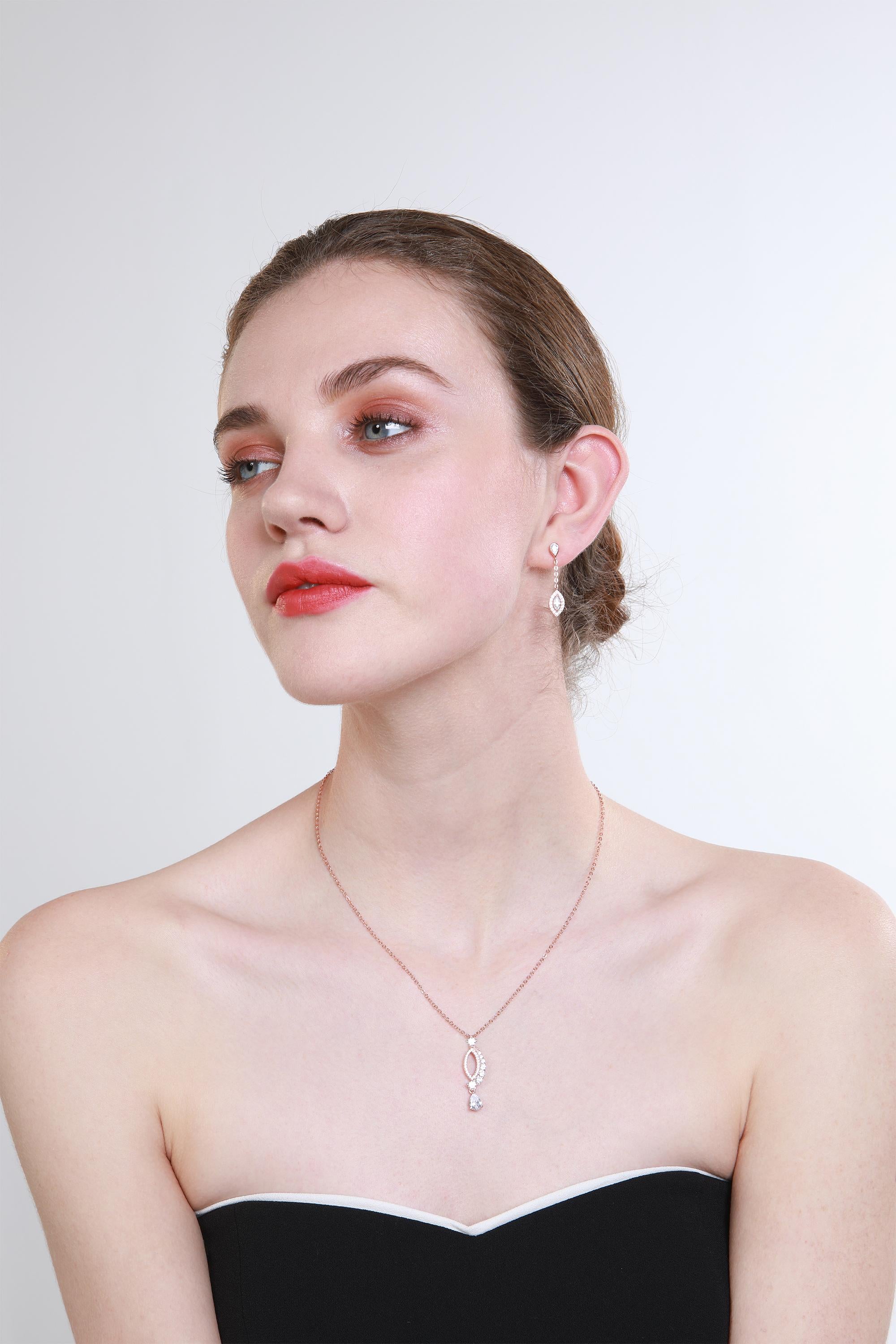 18 Karat Roségold Diamant-Blatt-Anhänger Halskette im Zustand „Neu“ im Angebot in London, GB