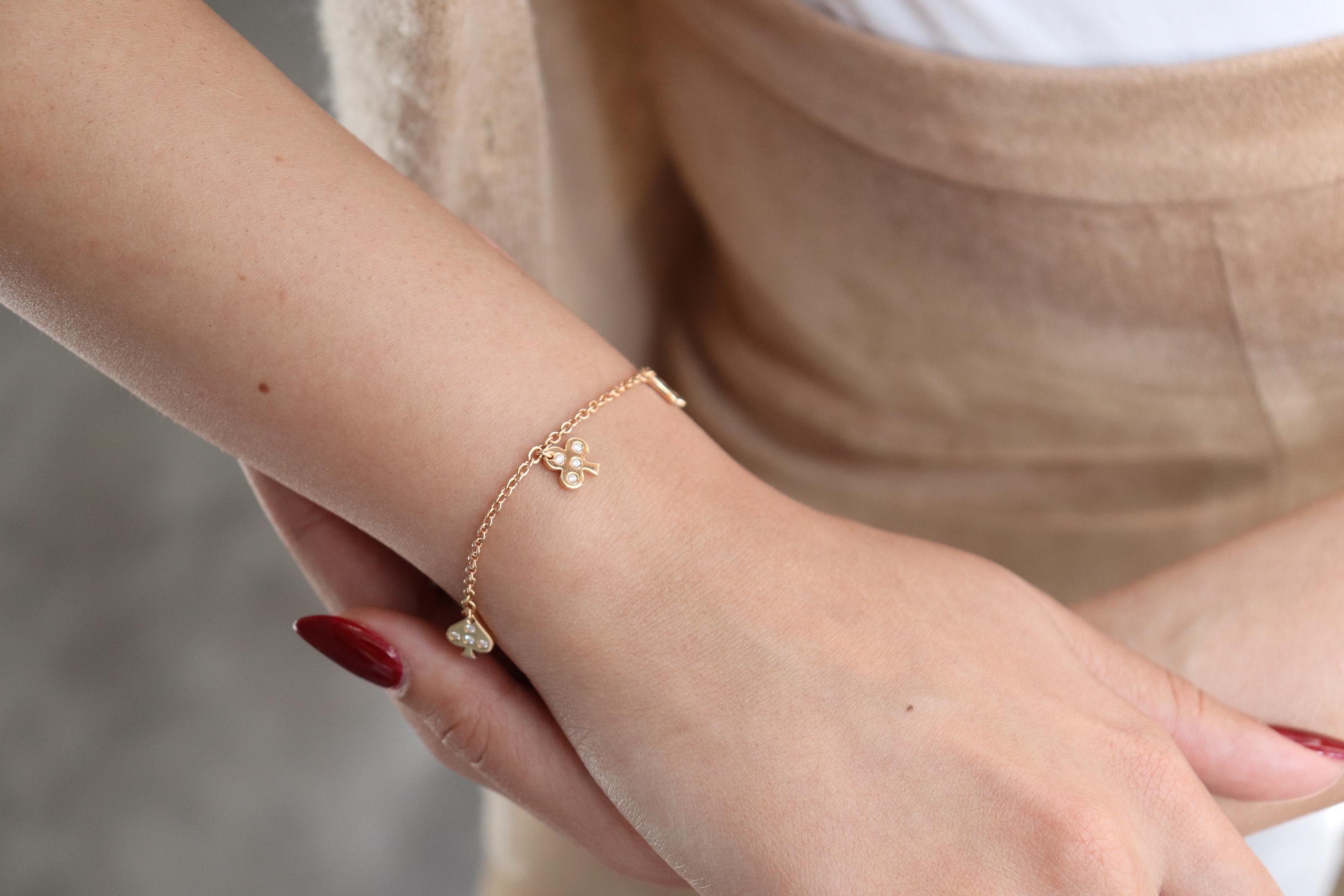Bracelet à breloques multiples en or rose 18 carats et diamants Pour femmes en vente