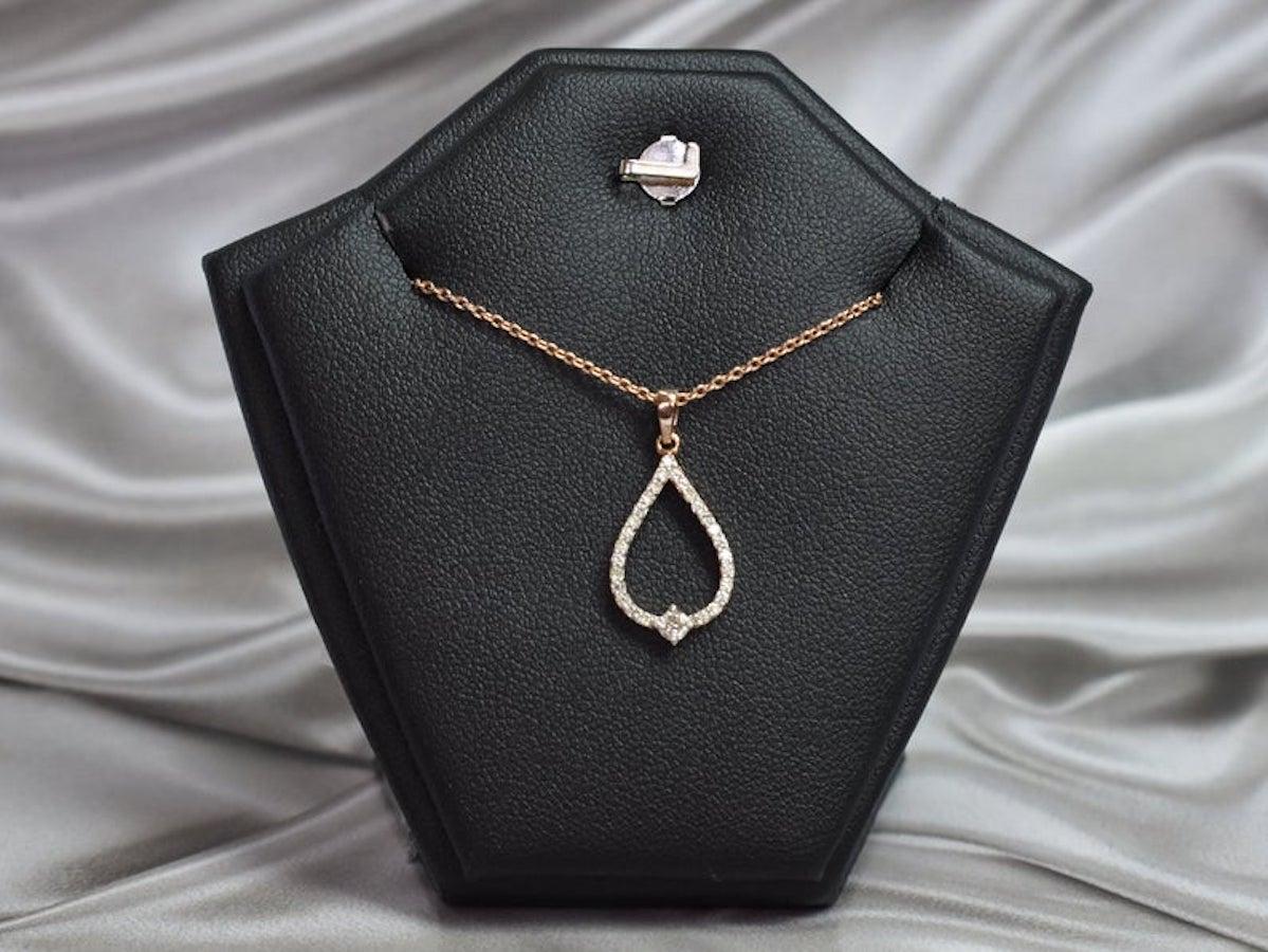 Round Cut 18 Karat Rose Gold Diamond Pear Necklace For Sale