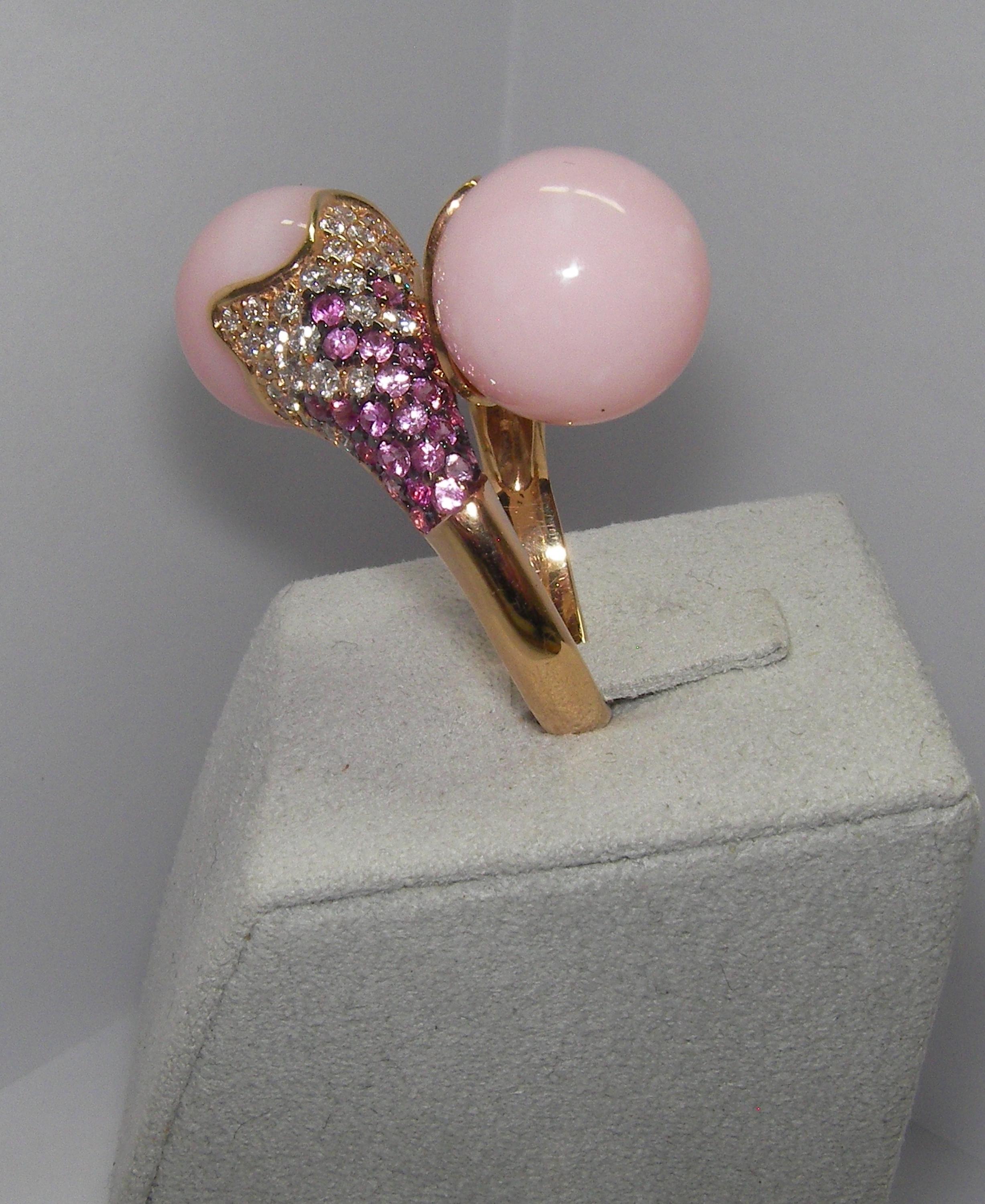 18 Karat Rose Gold, Diamond, Pink Sapphire and Rose Opal Cocktail Ring In New Condition In Duesseldorf, DE