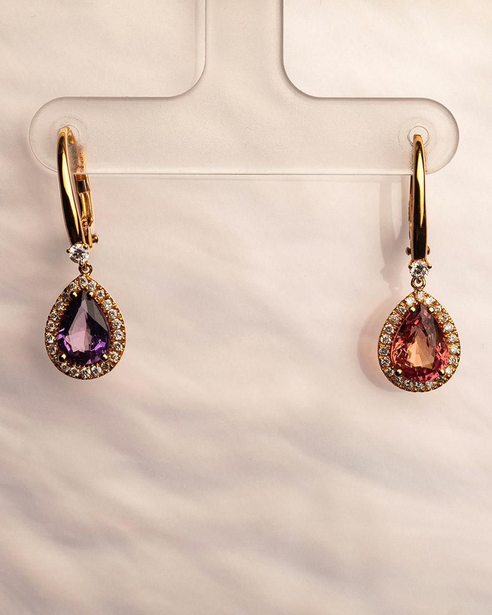 Contemporaneo Orecchini a goccia in oro rosa 18 carati con diamante e zaffiro in vendita