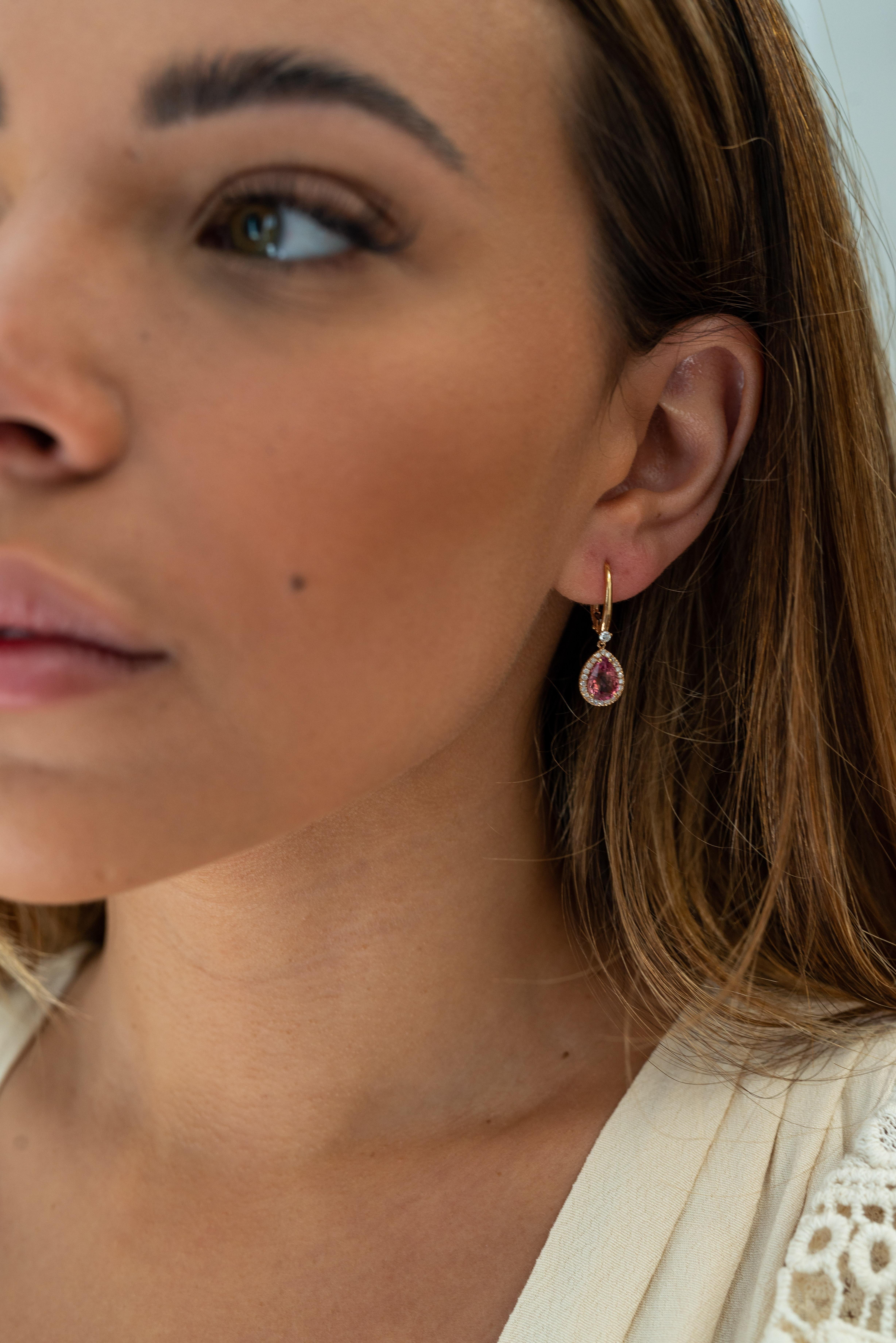 Orecchini a goccia in oro rosa 18 carati con diamante e zaffiro in vendita 2