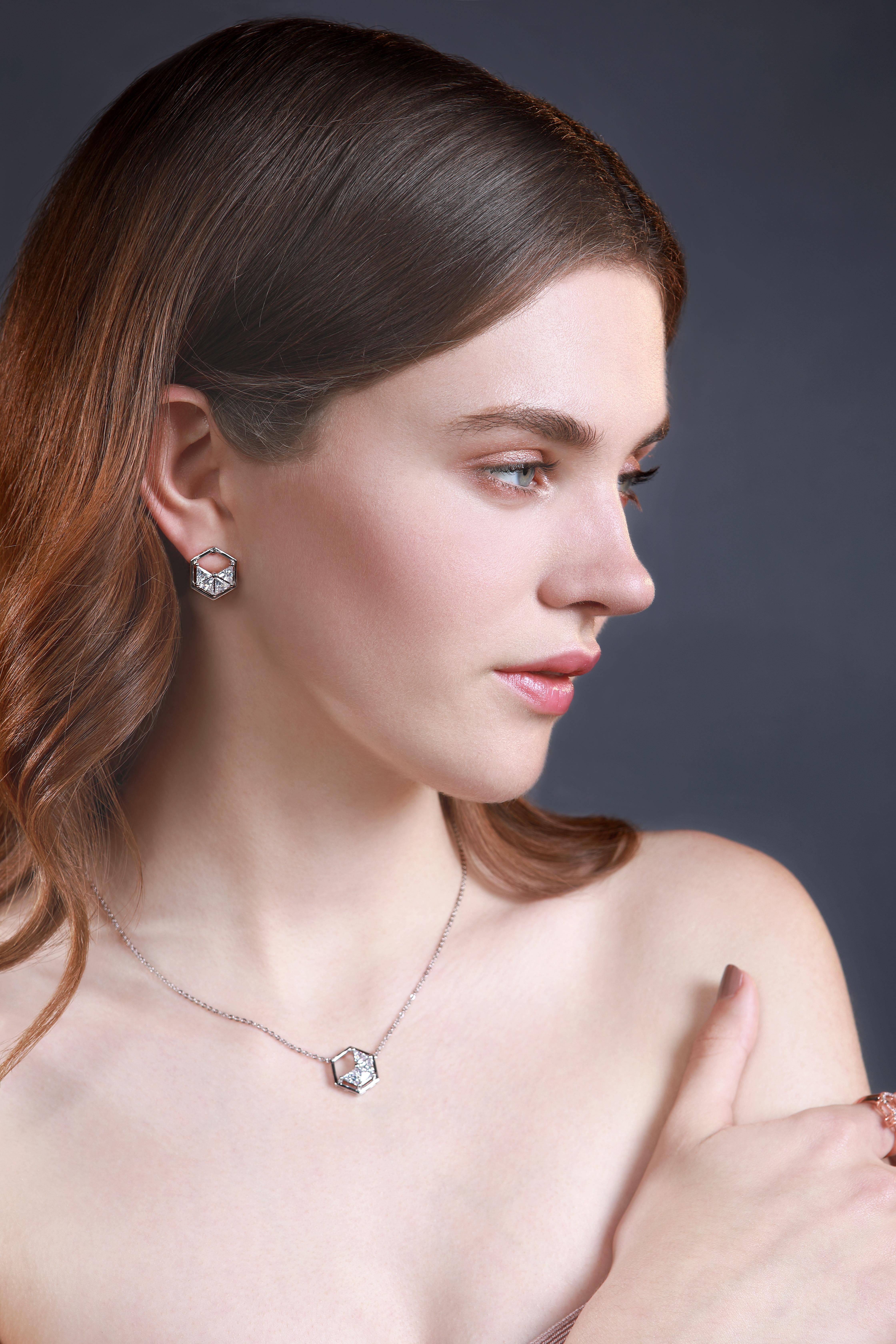 18 Karat Roségold Diamant-Dreieck-Halskette (Trillionschliff) im Angebot