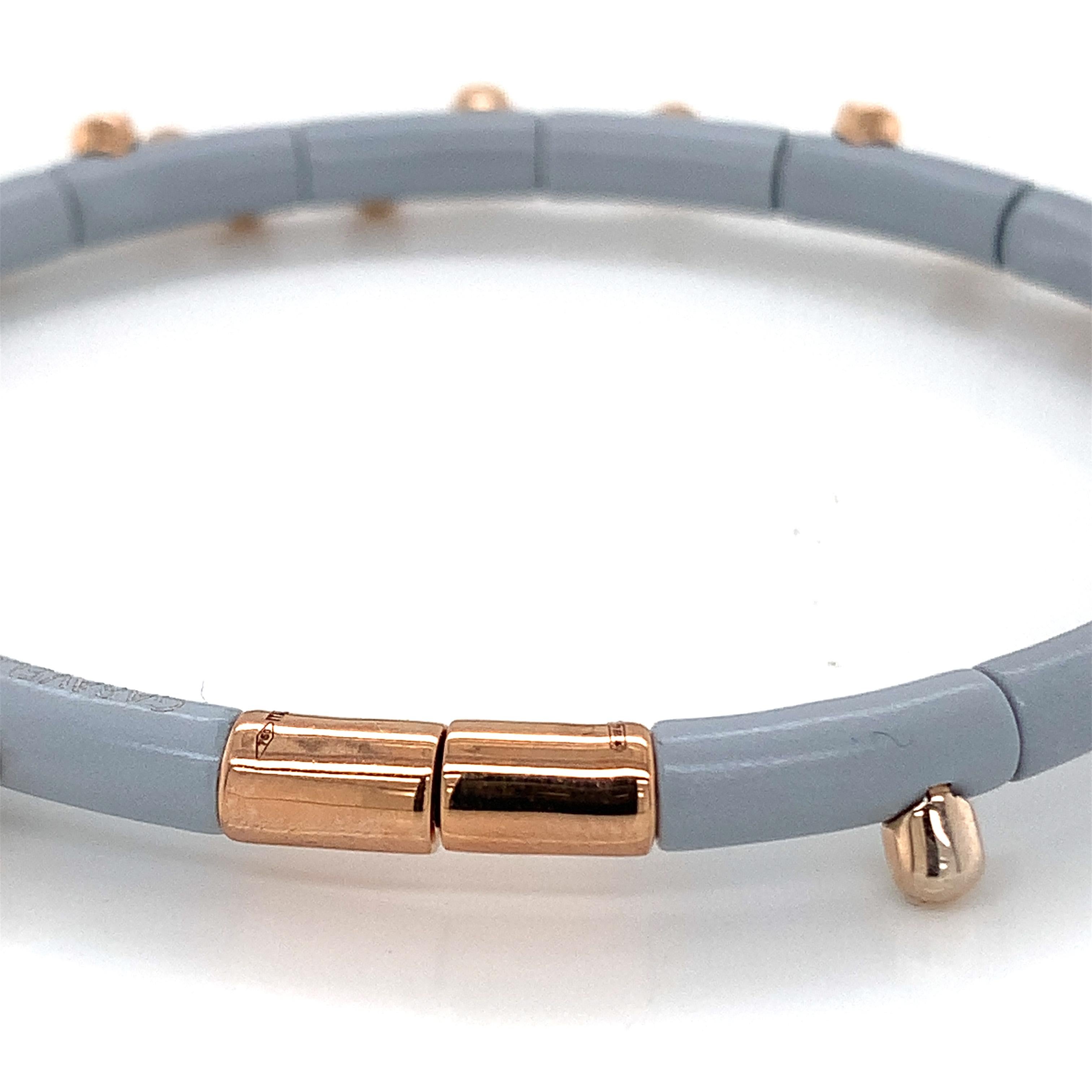 A sophisticated style crafted with luxurious attention to detail, our Grey Cactus Bracelet is the perfect accessory for any aesthetic.
Boasting a timeless combination of pearl grey aluminum and rose gold elements, this flexible bracelet is