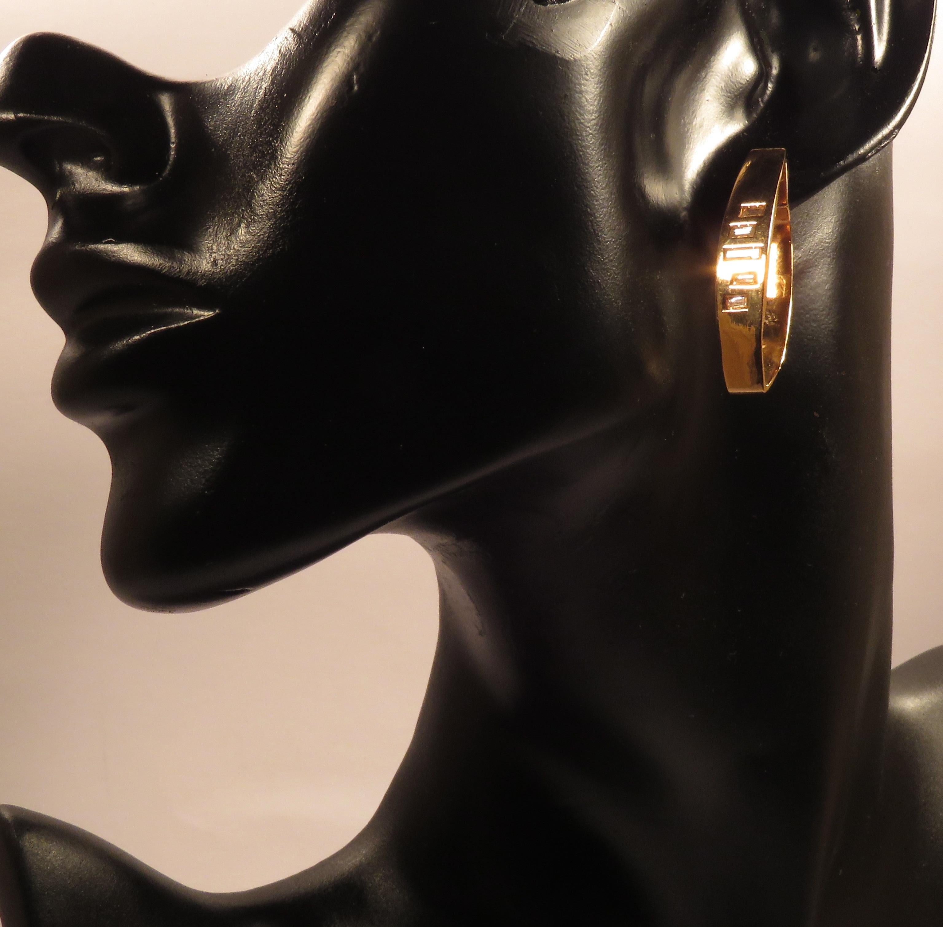 Moderne Boucles d'oreilles en or rose 18 carats et diamants, fabriquées à la main en Italie en vente