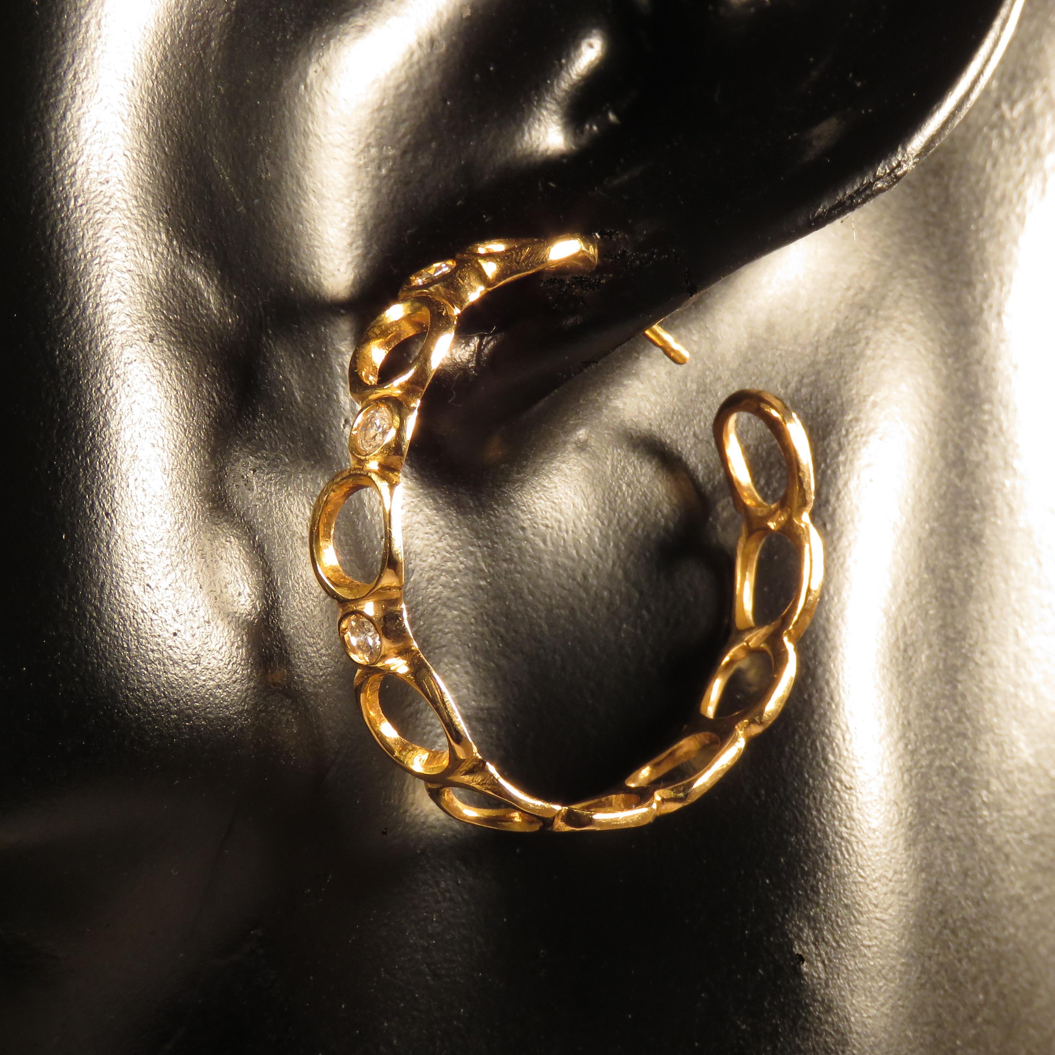 18 karat rose gold hoop earrings with six diamonds 0.40 ctw / color F clarity VS1.
The diameter of each earring is 33 mm / 1.299 inches. They are marked with the Italian Gold Mark 750 and Botta Gioielli brandmark
