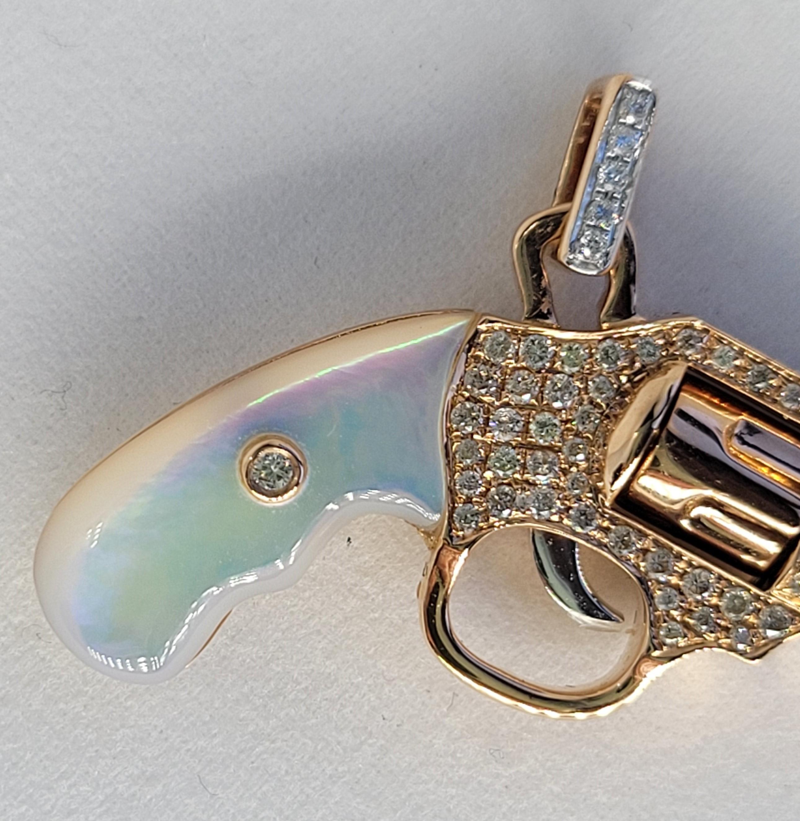 18 Karat Roségold Diamanten Perlmutt Pistolen-Anhänger für Damen oder Herren