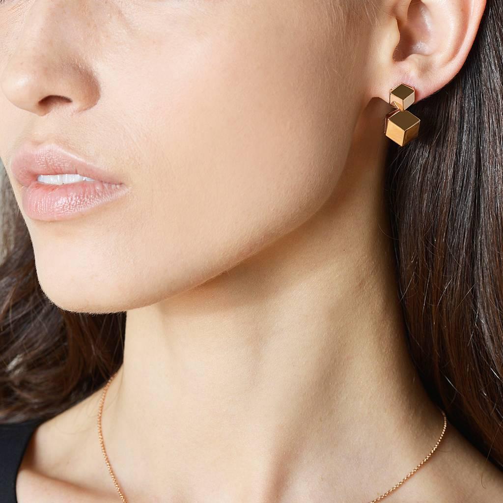 High polish 18kt rose gold Brillante® drop earrings, petite. 

Translated from a quintessential Venetian motif, the Brillante® jewelry collection combines strong jewelry design, cutting edge technology and fine engineering.

A bracelet from this