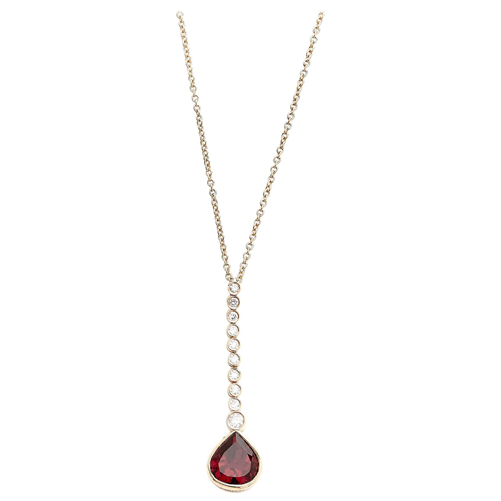 18 Karat Rose Gold Pendant Necklace Set with 2.37 Carat Rubelite and Diamonds For Sale