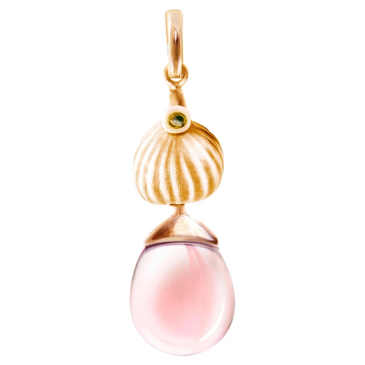 Collier en or rose dix-huit carats avec pendentif en forme de goutte de figuier et quartz rose  en vente