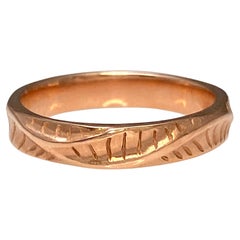 Fascia in oro rosa 18 carati con motivo Dune di K.Mita, misura piccola