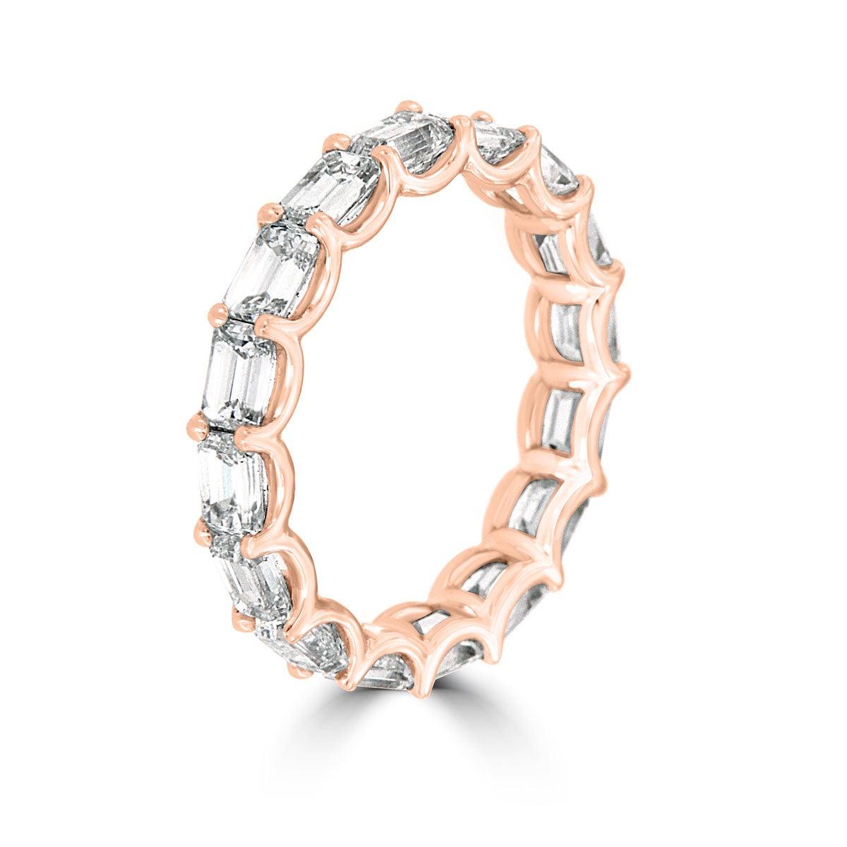 Im Angebot: 18 Karat Roségold Smaragd Eternity-Diamantring '3 3/4 Karat' () 2