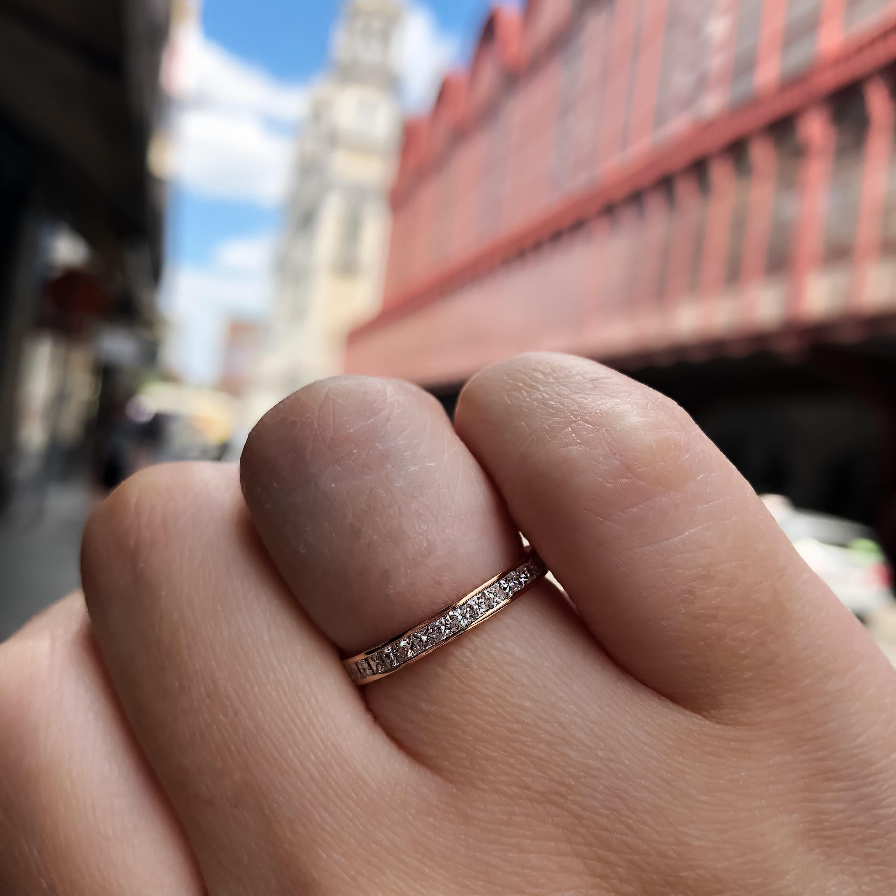 18 Karat Rose Gold Eternity Ring Band Half Set with Princess Cut Diamonds In New Condition For Sale In Antwerpen, BE