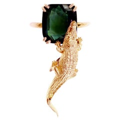 18 Karat Rose Gold Fashion Ring with 11.8 Carats Green Sapphire