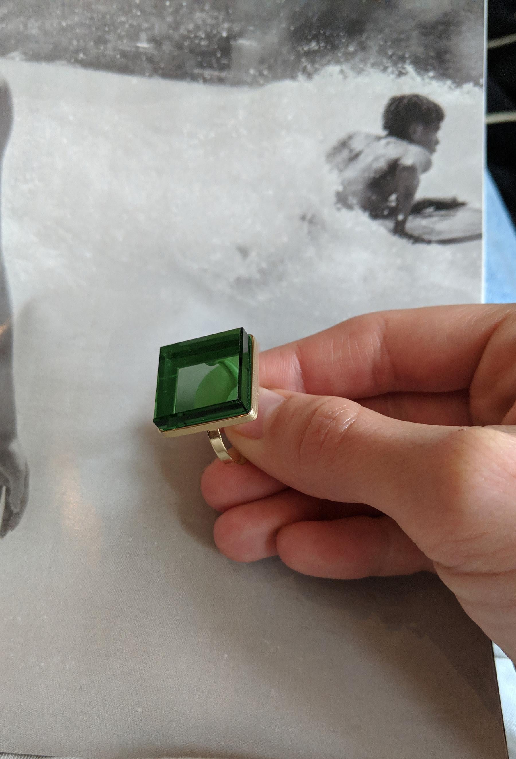 Destacado en Vogue Anillo Contemporáneo de Oro Rosa de Dieciocho Kilates con Cuarzo Verde en Nuevo estado para la venta en Berlin, DE