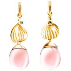 Orecchini da cocktail di fichi in oro rosa a diciotto carati con quarzo rosa